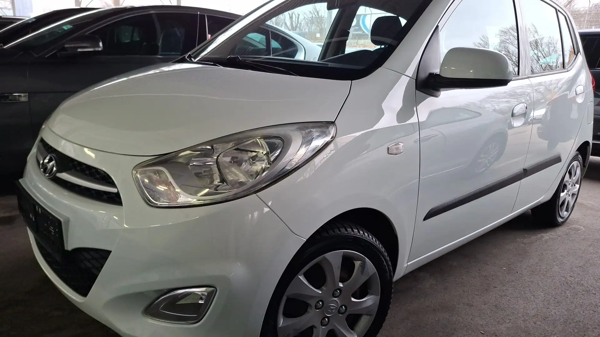 Hyundai i10 i10 1,1 Life Life /NUR 50.000KM/ Pickerl!*1.BESITZ Weiß - 1
