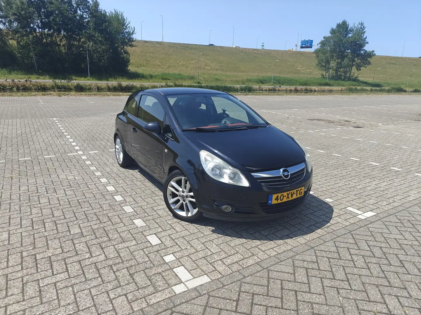 Opel Corsa 1.2-16v enjoy Zwart - 2