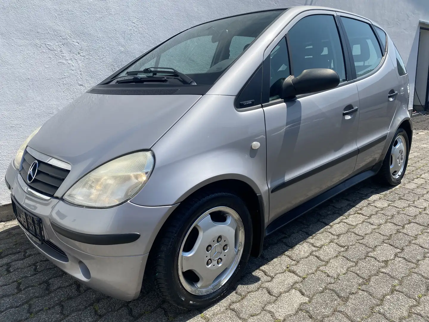 Mercedes-Benz A 160 Elegance Klimaanlage/Radio CD/Gepflegt/2.Hand/LM srebrna - 1