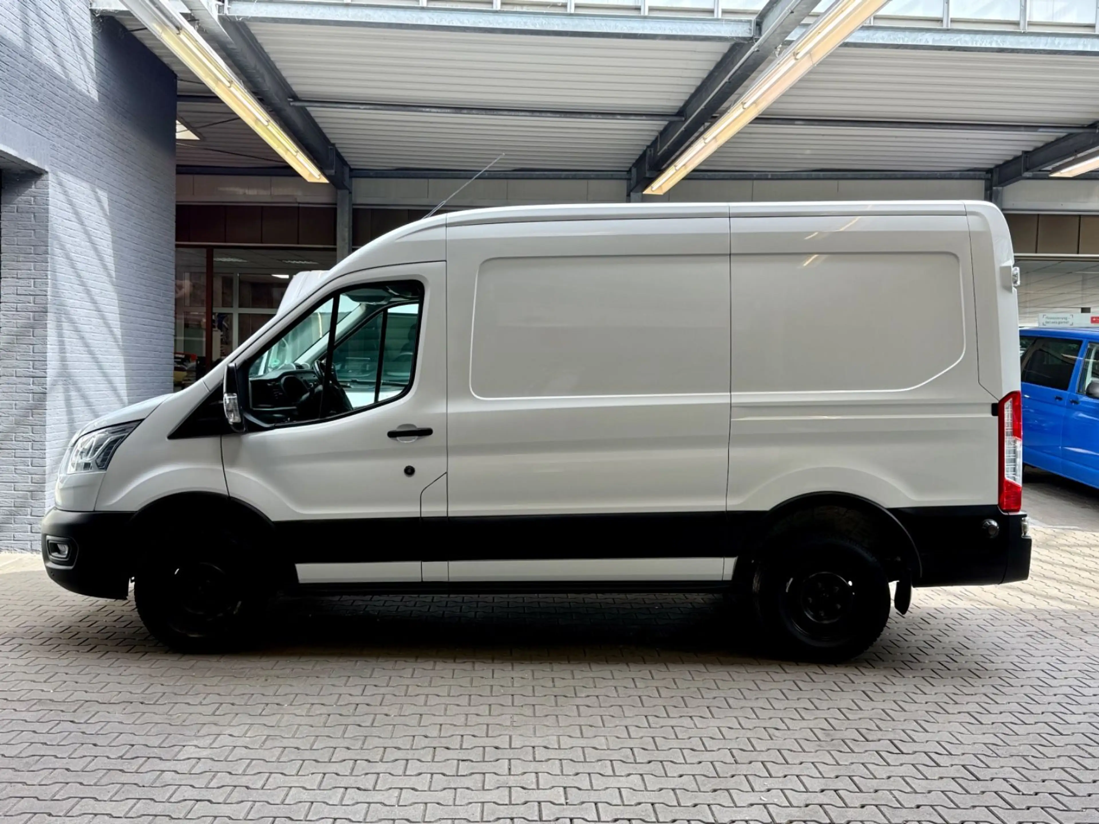 Ford Transit 2.0 D L2H2 3,5t PDC KLIMA TEMPOMAT LED — photo 7
