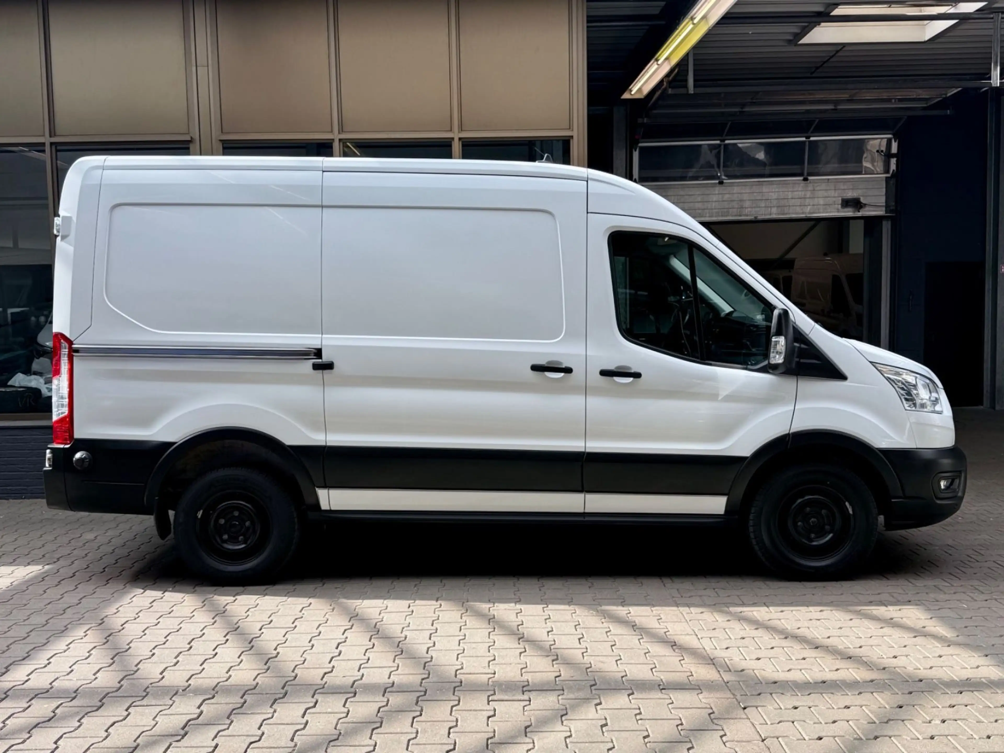 Ford Transit 2.0 D L2H2 3,5t PDC KLIMA TEMPOMAT LED — photo 13