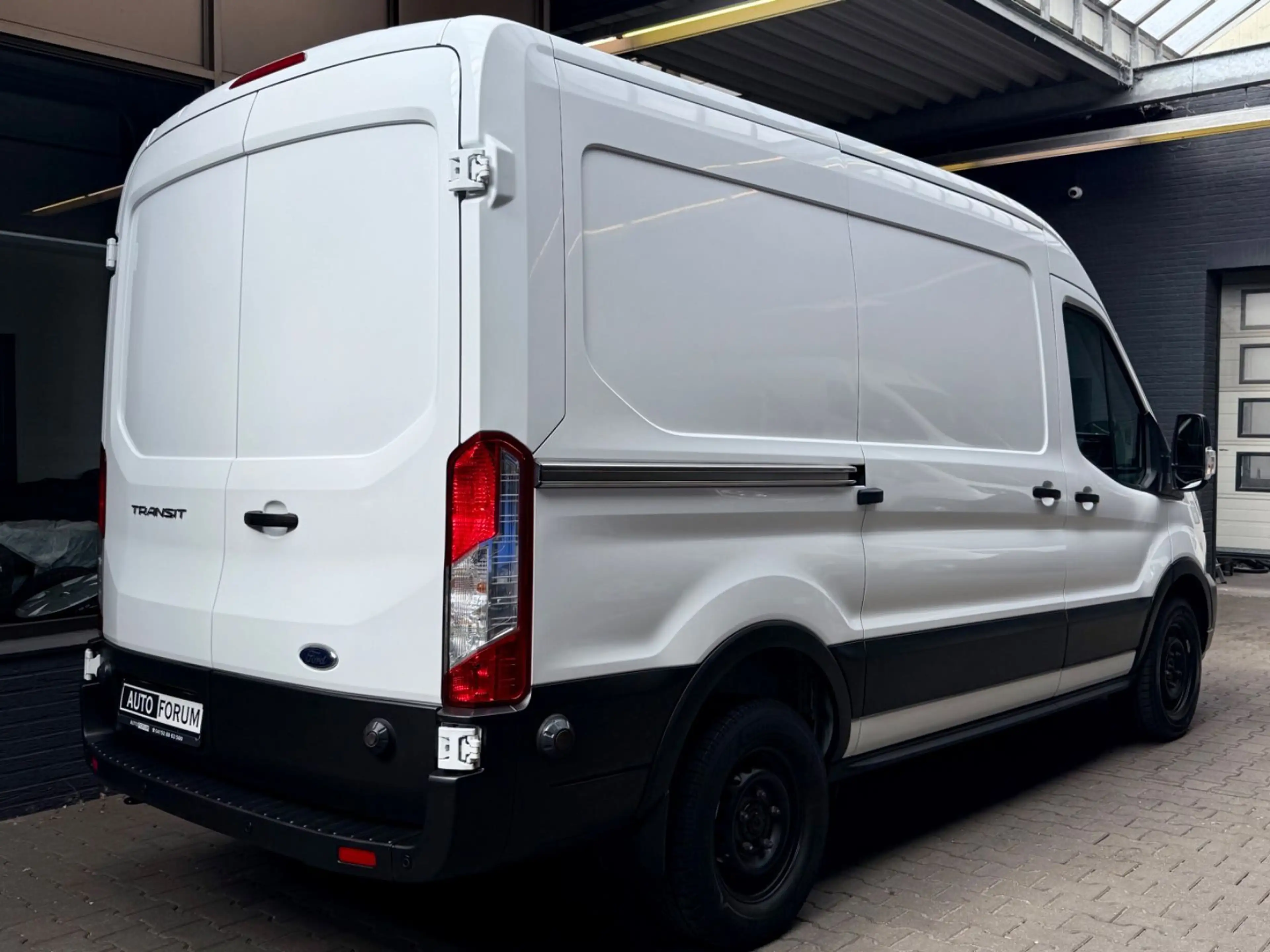 Ford Transit 2.0 D L2H2 3,5t PDC KLIMA TEMPOMAT LED — photo 12