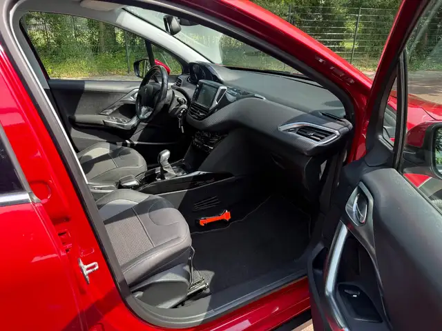 Peugeot 2008 view 11