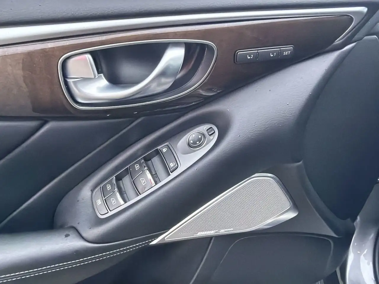 Infiniti Q50 снимка Infiniti Q50