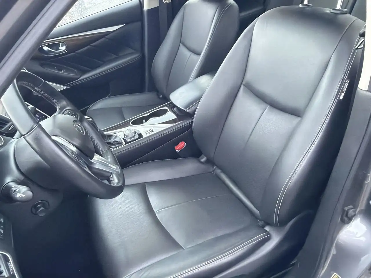 Infiniti Q50 снимка Infiniti Q50