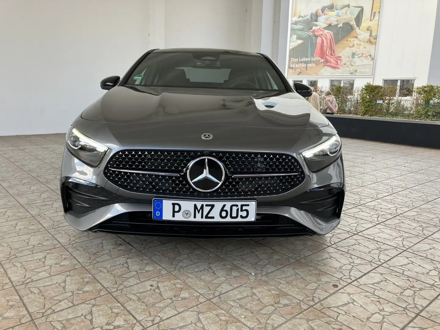 Mercedes-Benz A 220 A 220 d Limousine AMG Line/Pano.-Dach/Multibeam Grau - 2