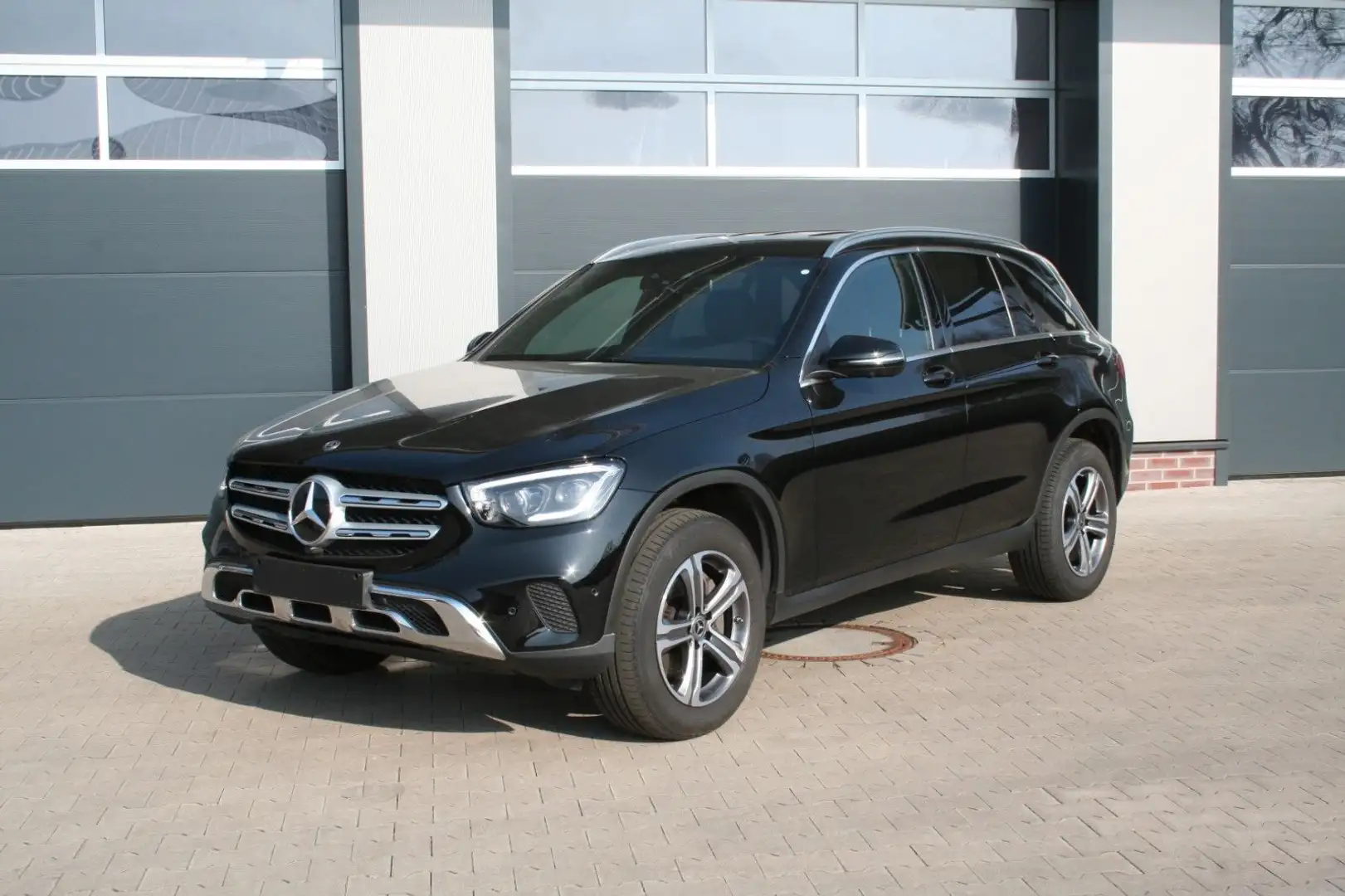 Mercedes-Benz GLC 220 d 4Matic AMG-Line/360/Led/Distr/Navi/AHK Schwarz - 1