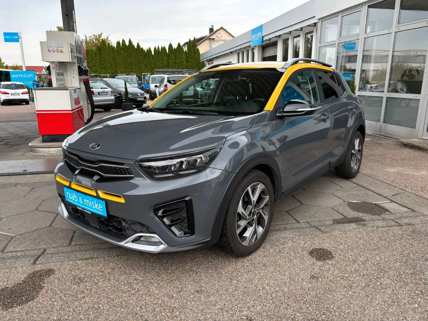Kia Stonic GT Line *Kamera/SHZ/LRZ/Navi/LED* Gris - 2