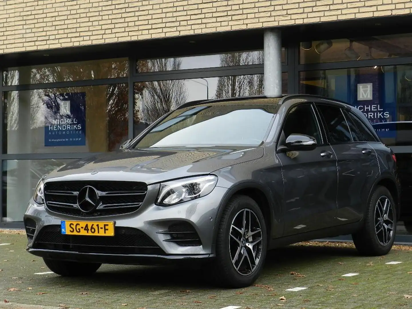 Mercedes-Benz GLC 250 4MATIC AMG Night Edition Gris - 1