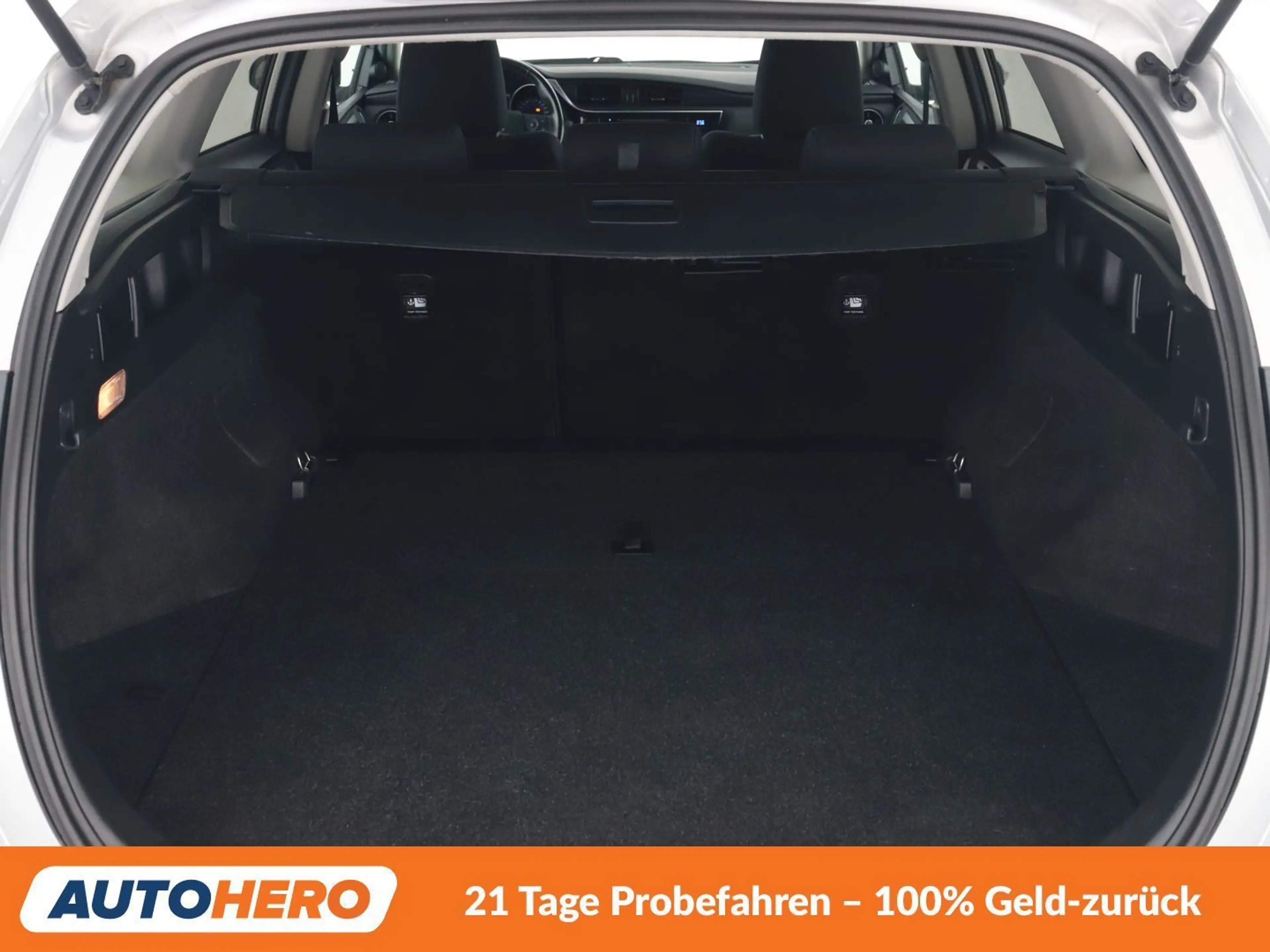 Toyota Auris 1.8 Hybrid Active — photo 17