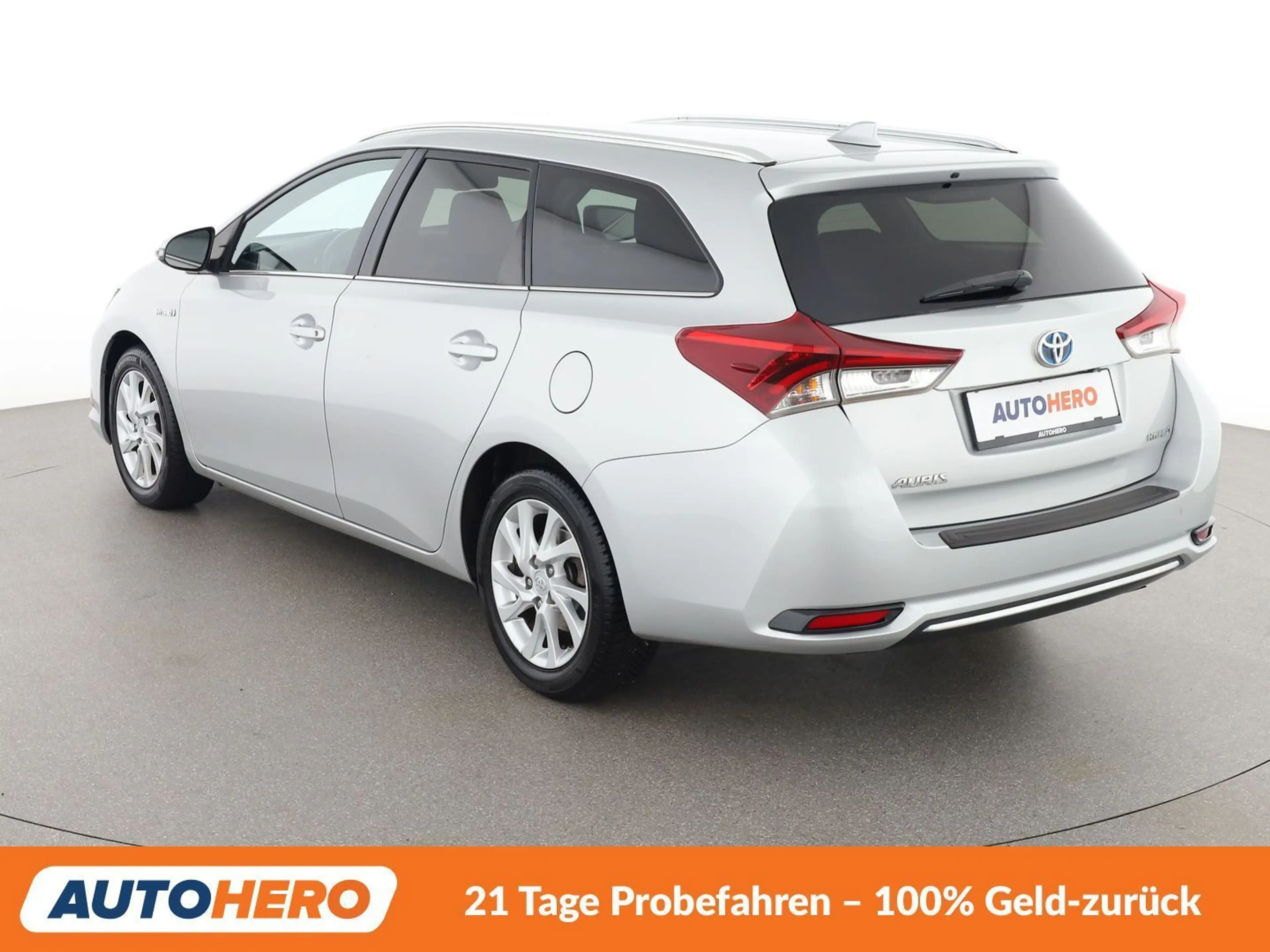 Toyota Auris 1.8 Hybrid Active — photo 4