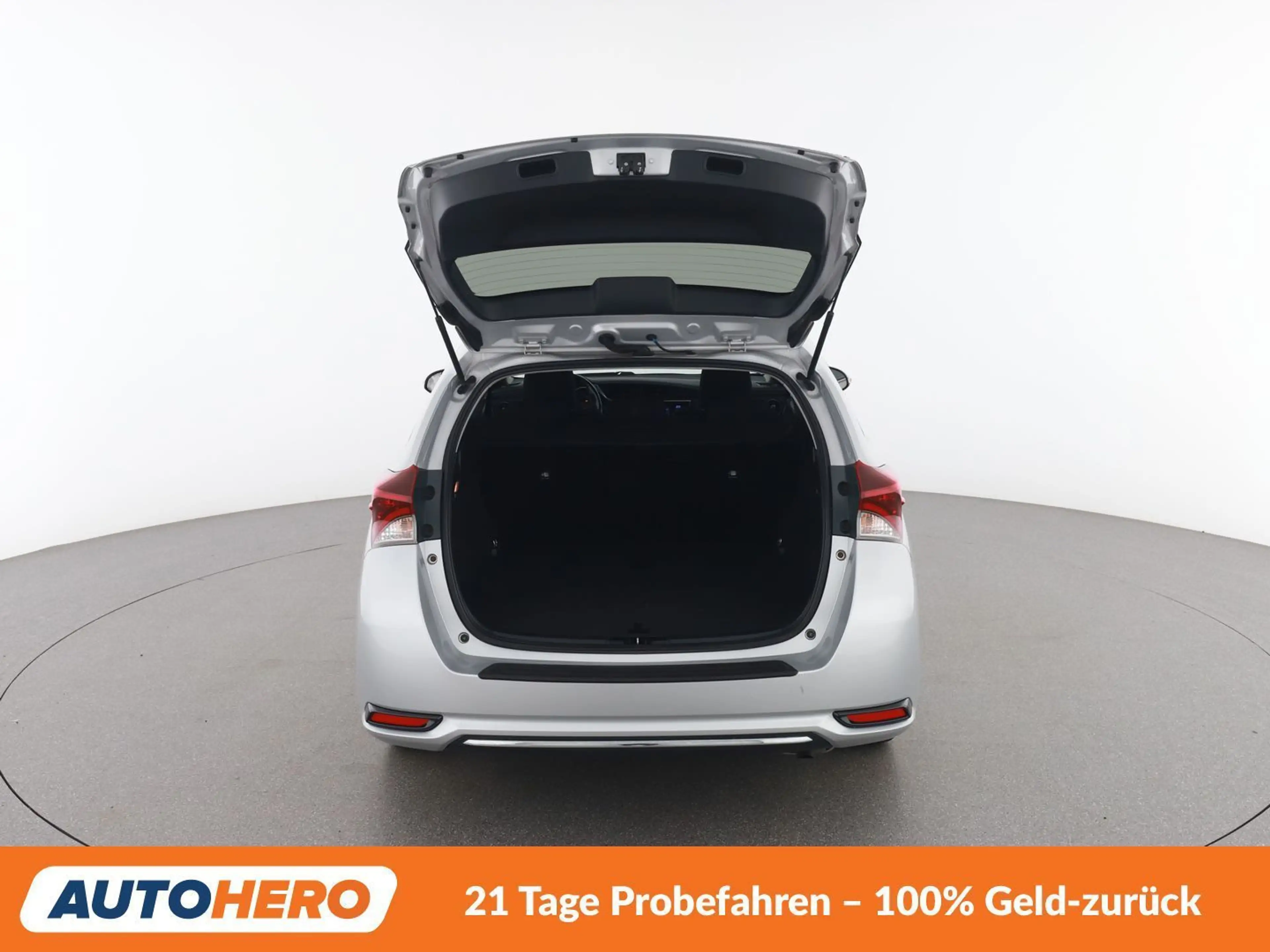 Toyota Auris 1.8 Hybrid Active — photo 16