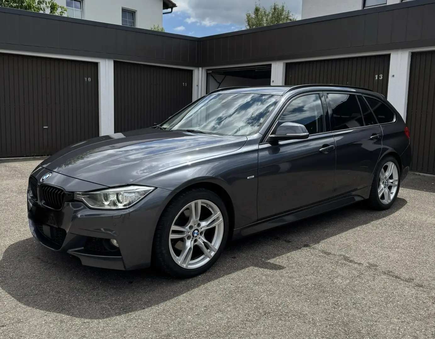BMW 320 320d Touring Sport-Aut. Grau - 2