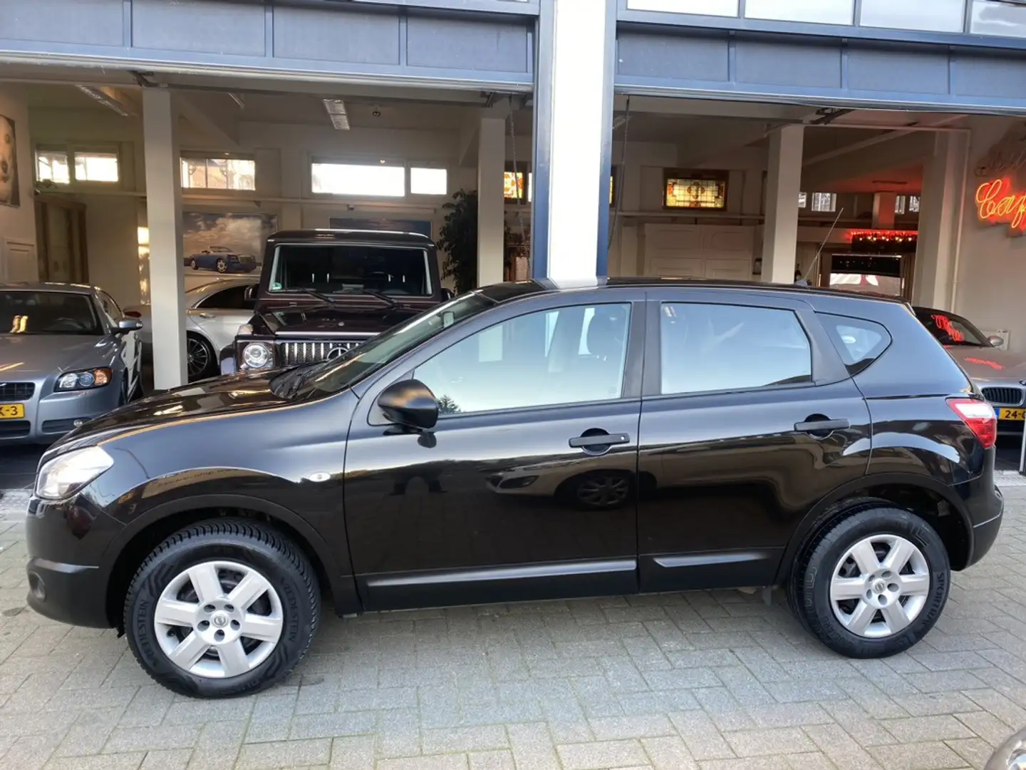 Nissan Qashqai 1.6 Visia NL AUTO/CLIMA/CRUISE Zwart - 2
