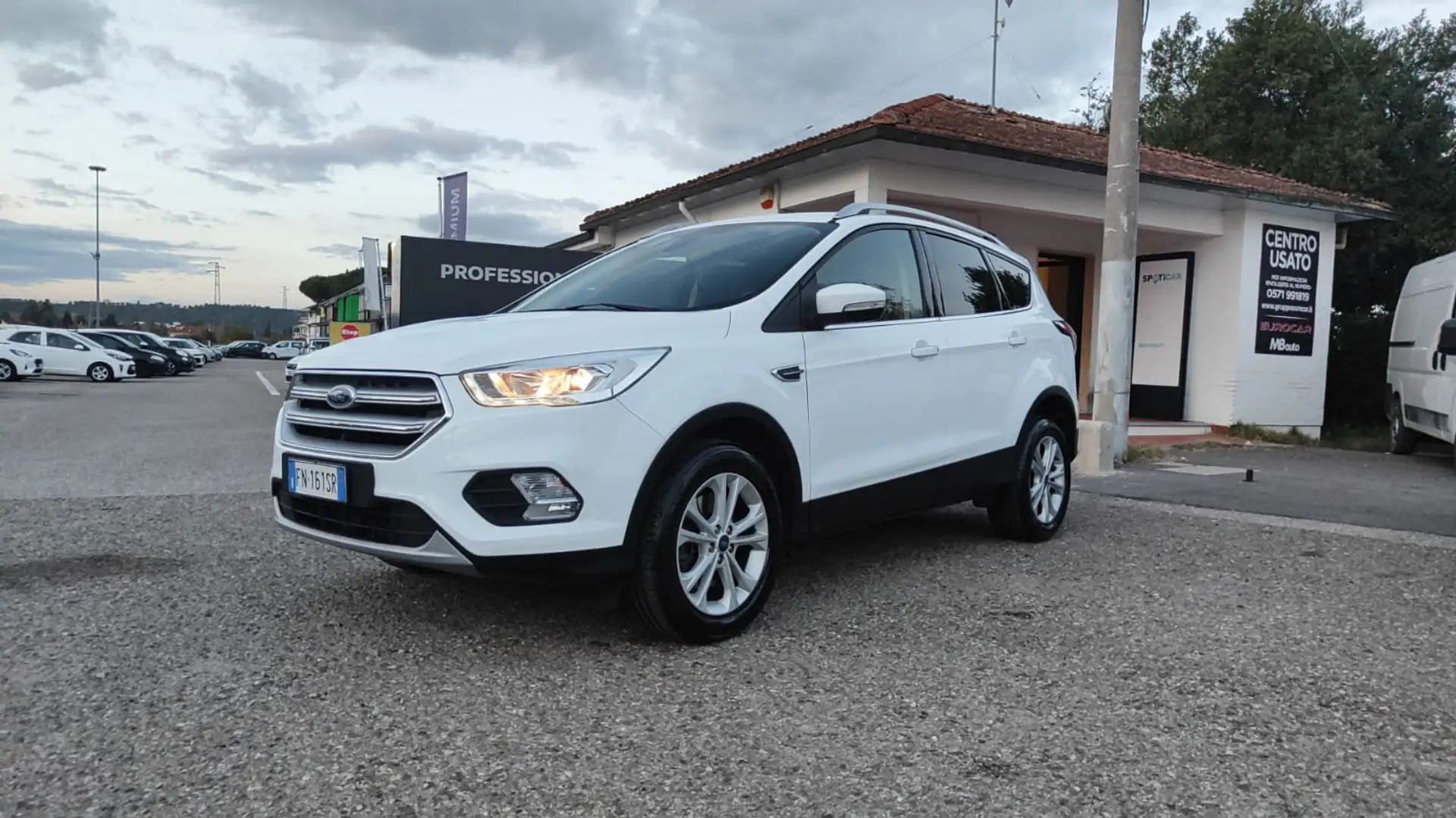 Ford Kuga Kuga 1.5 TDCI 120 CV S&S 2WD Titanium Business Bianco - 1