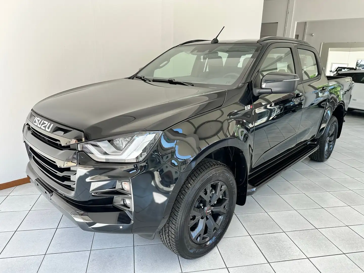 Isuzu D-Max 1.9 td crew N60FF 4x4 auto FF PRONTA CONSEGNA Nero - 1