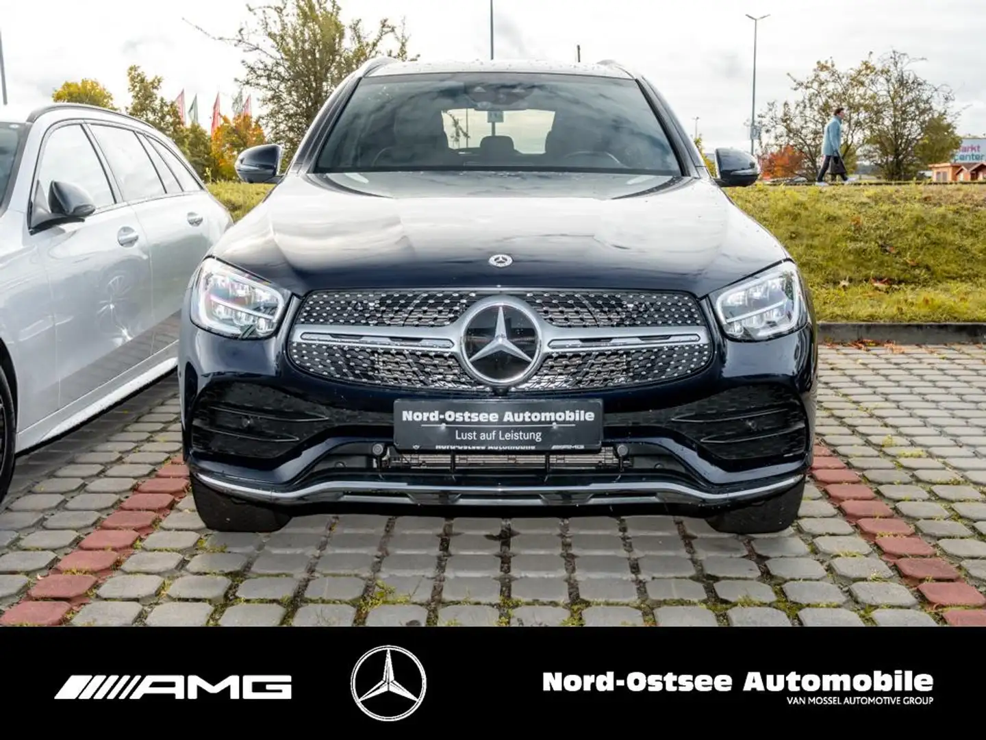 Mercedes-Benz GLC 300 e 4M AMG PANO PARKPAKET BURMESTER LED 9G Blau - 2
