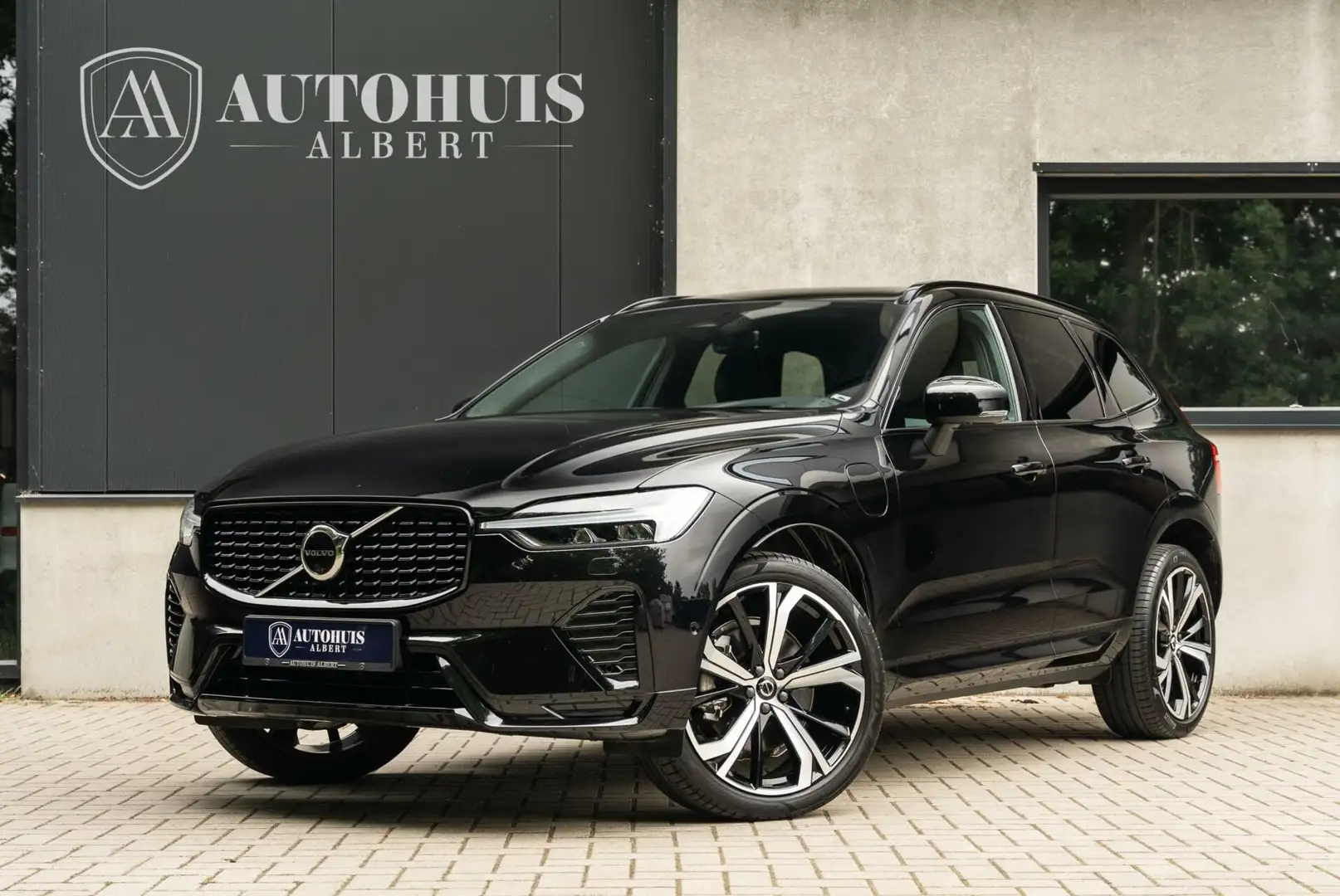 Volvo XC60 2.0 T8 Recharge AWD Ultimate Dark 360c Pano 455PK Zwart - 1
