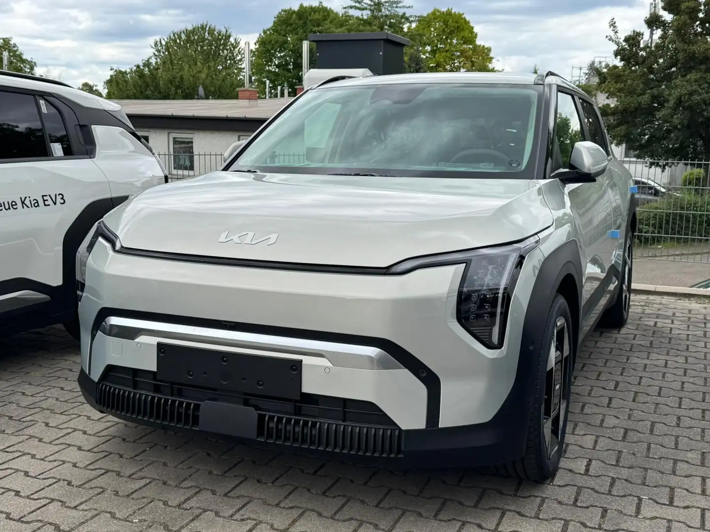 Kia EV3 Earth 58,3kWh FWD DRIVE+SOUND+DESIGN+UPGRADE Gümüş rengi - 2
