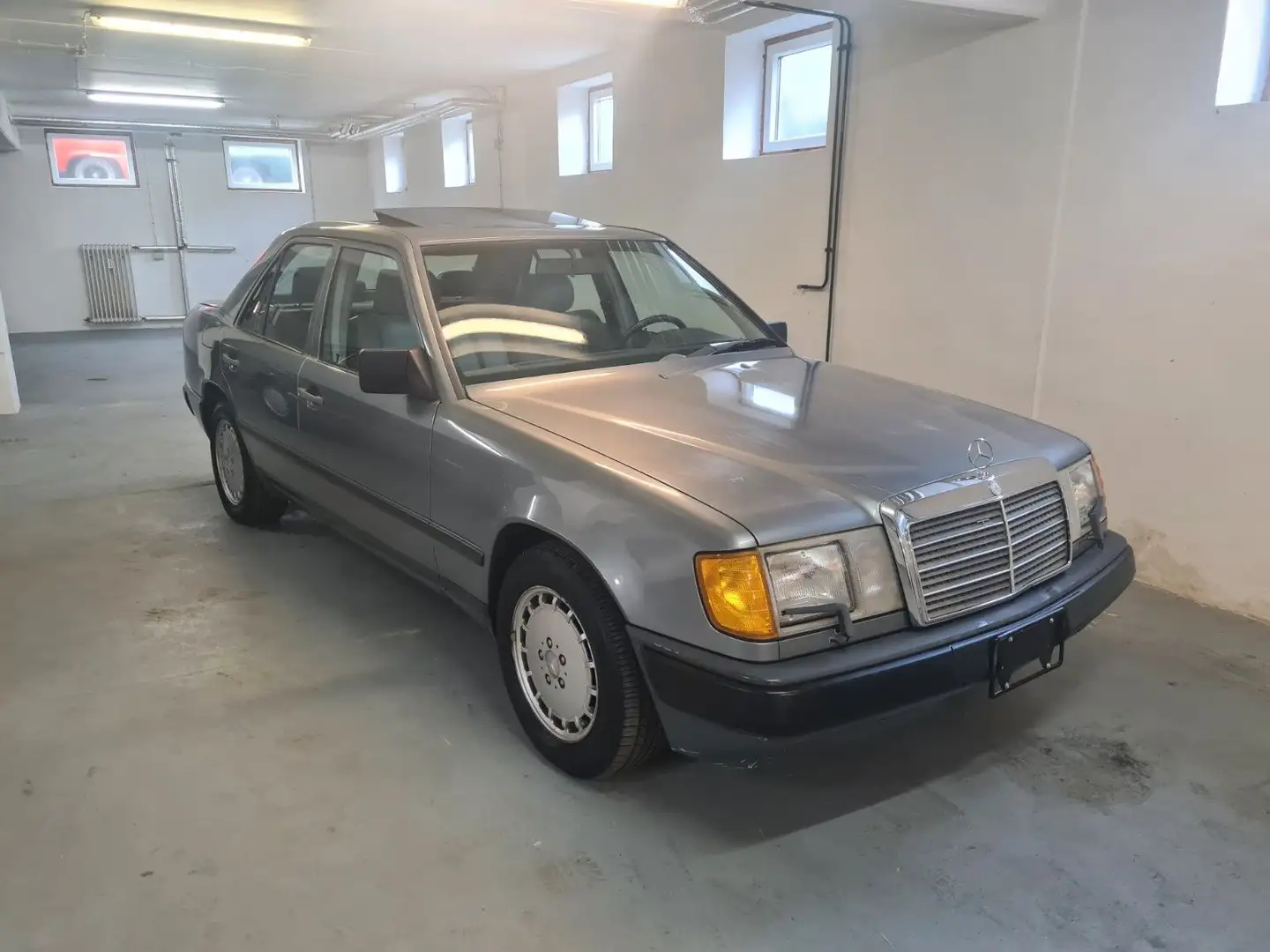 Mercedes-Benz 300 E  USA Kalifornia ROST FREI. Argent - 1