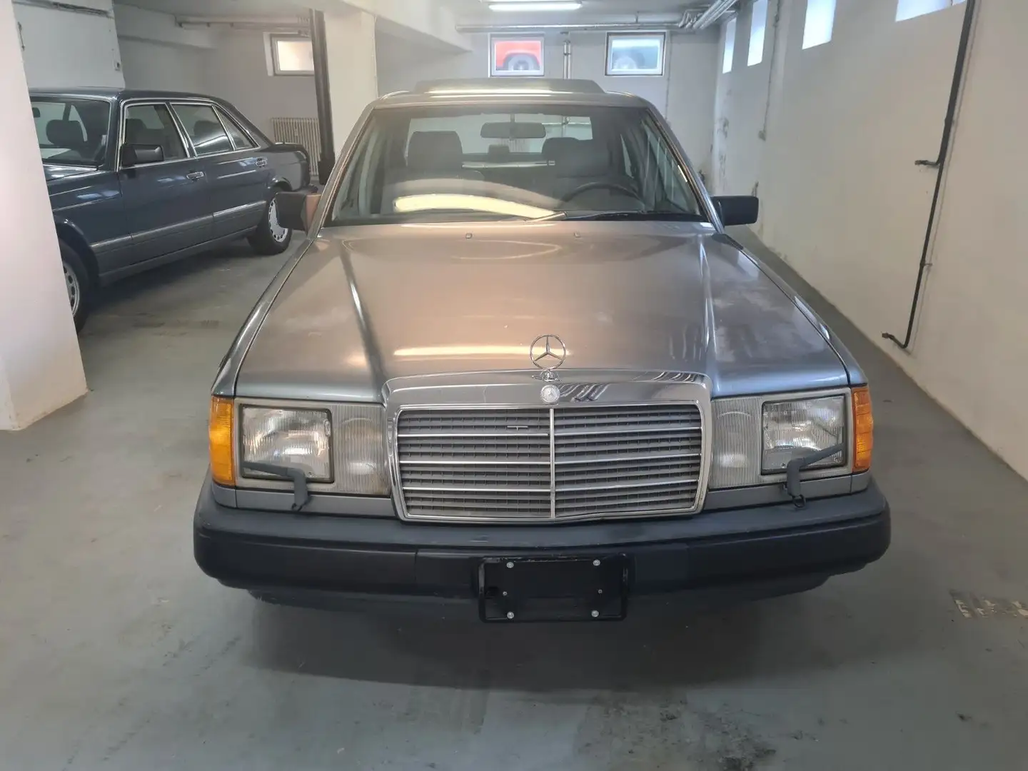 Mercedes-Benz 300 E  USA Kalifornia ROST FREI. Argent - 2