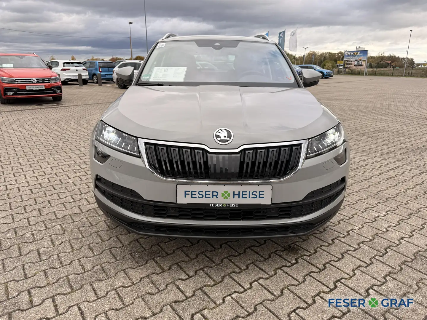 Skoda Karoq 1.5 TSI DSG Style AHK*TravellerPlus*VC*LED*Pano*Re Grau - 2