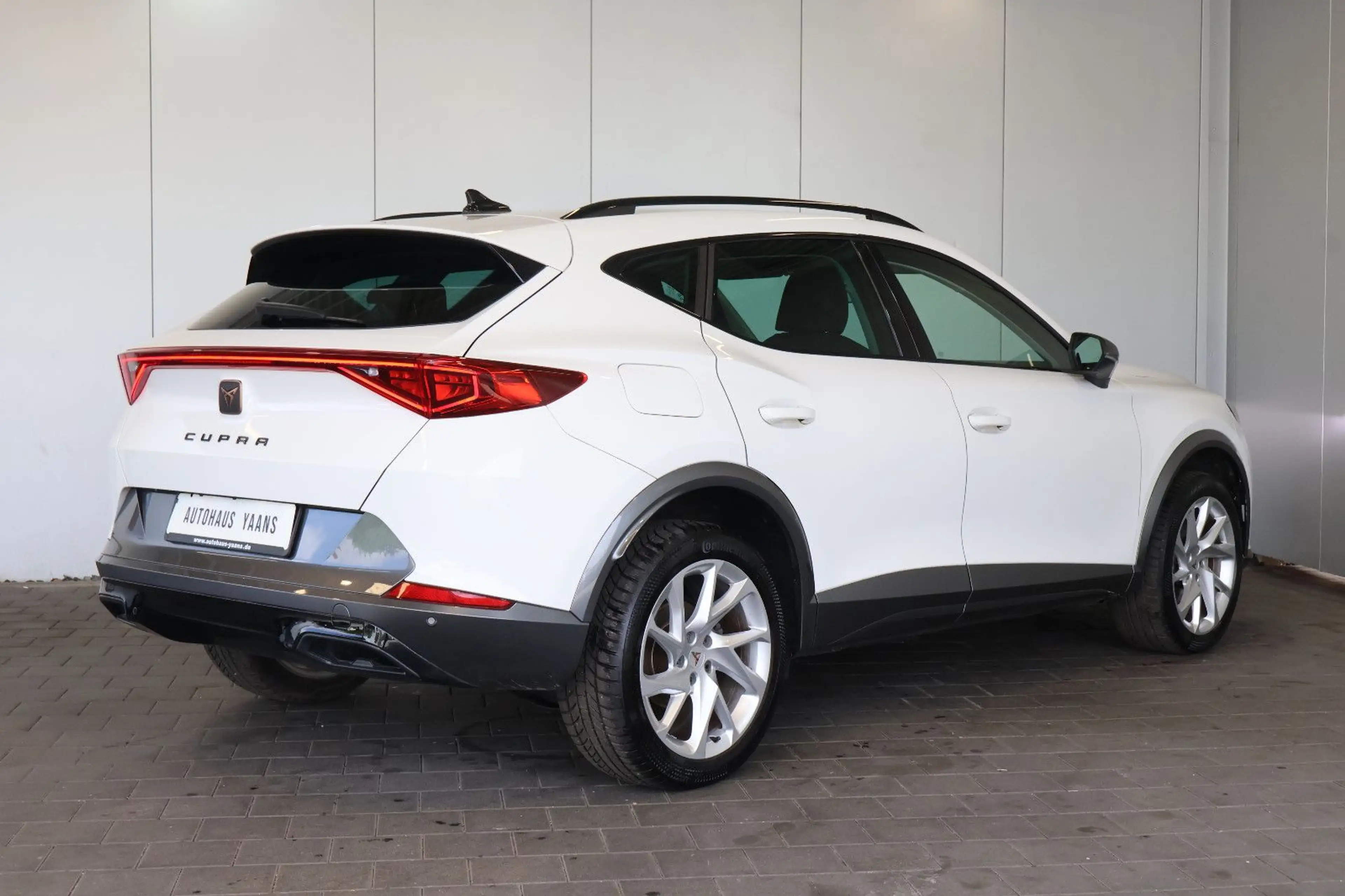 CUPRA Formentor 1.5 TSI AID+ACC+KEY+LED+LANE+18" — photo 4