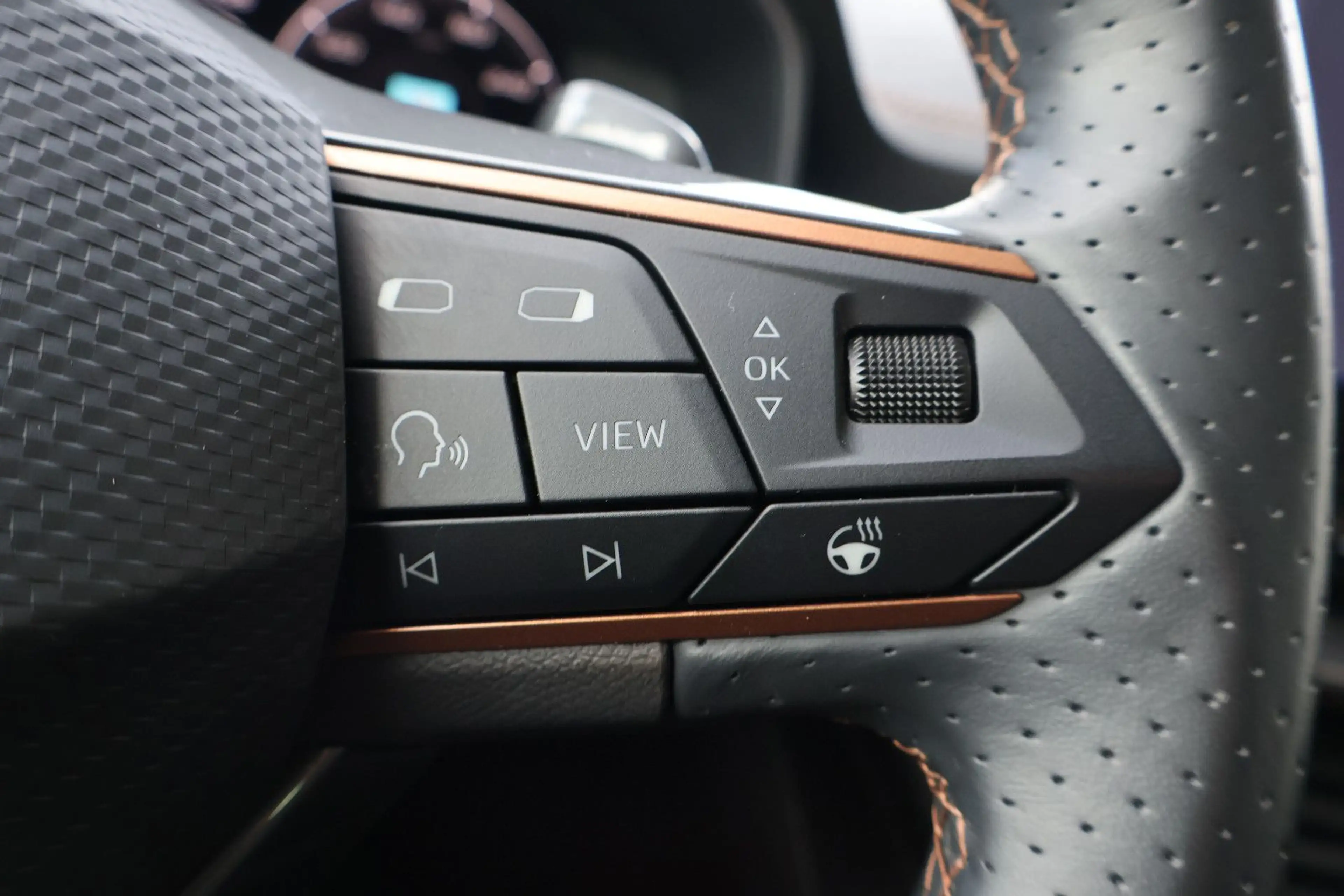 CUPRA Formentor 1.5 TSI AID+ACC+KEY+LED+LANE+18" — photo 9