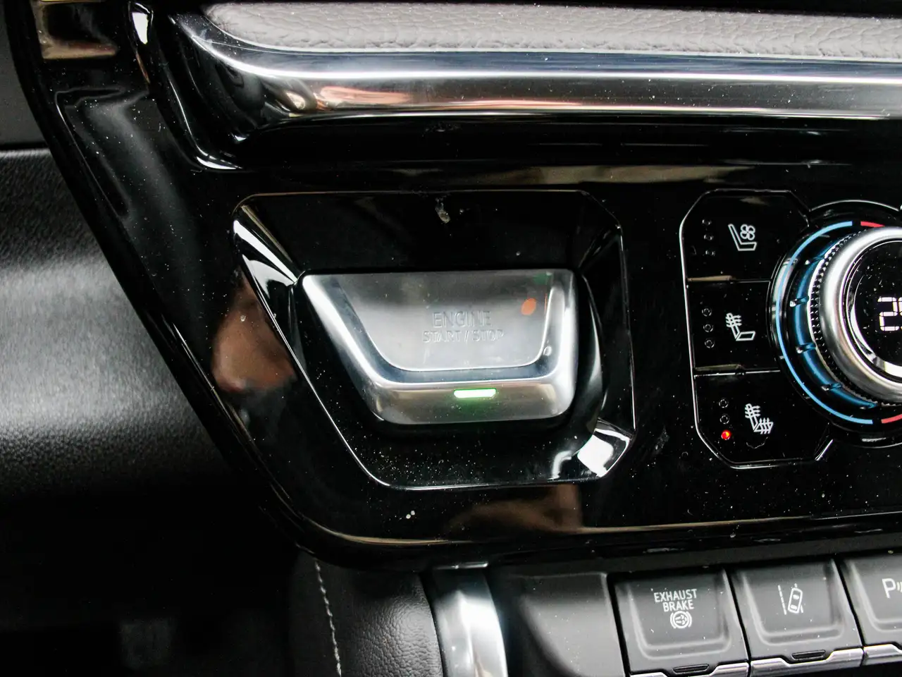 GMC Sierra 3500HD снимка GMC Sierra 3500HD