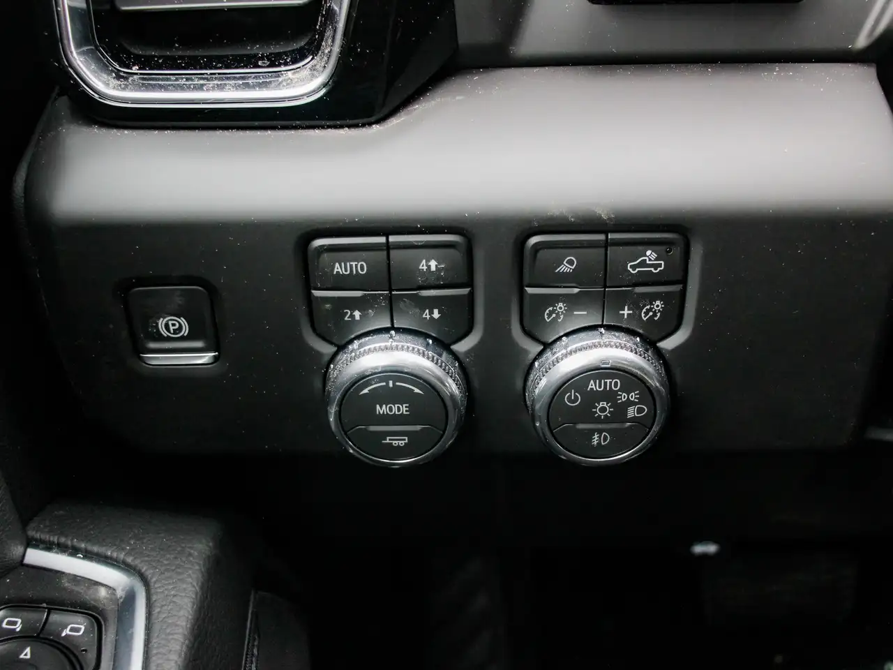 GMC Sierra 3500HD снимка GMC Sierra 3500HD