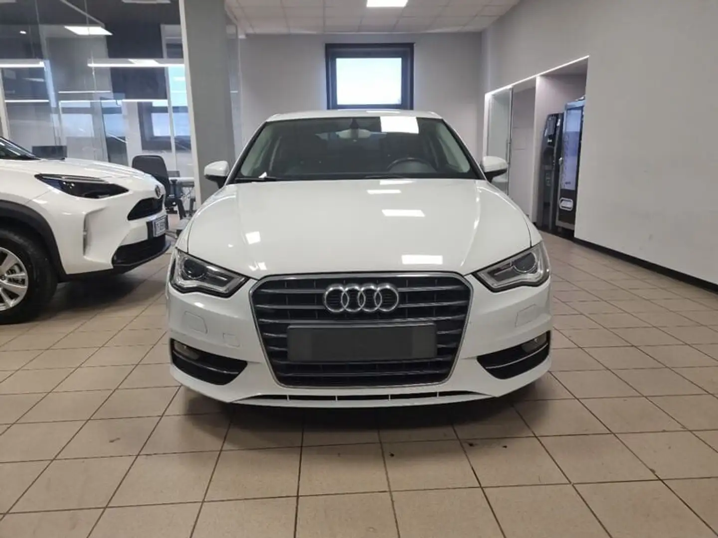 Audi A3 1.6 TDI Attraction Blanco - 2