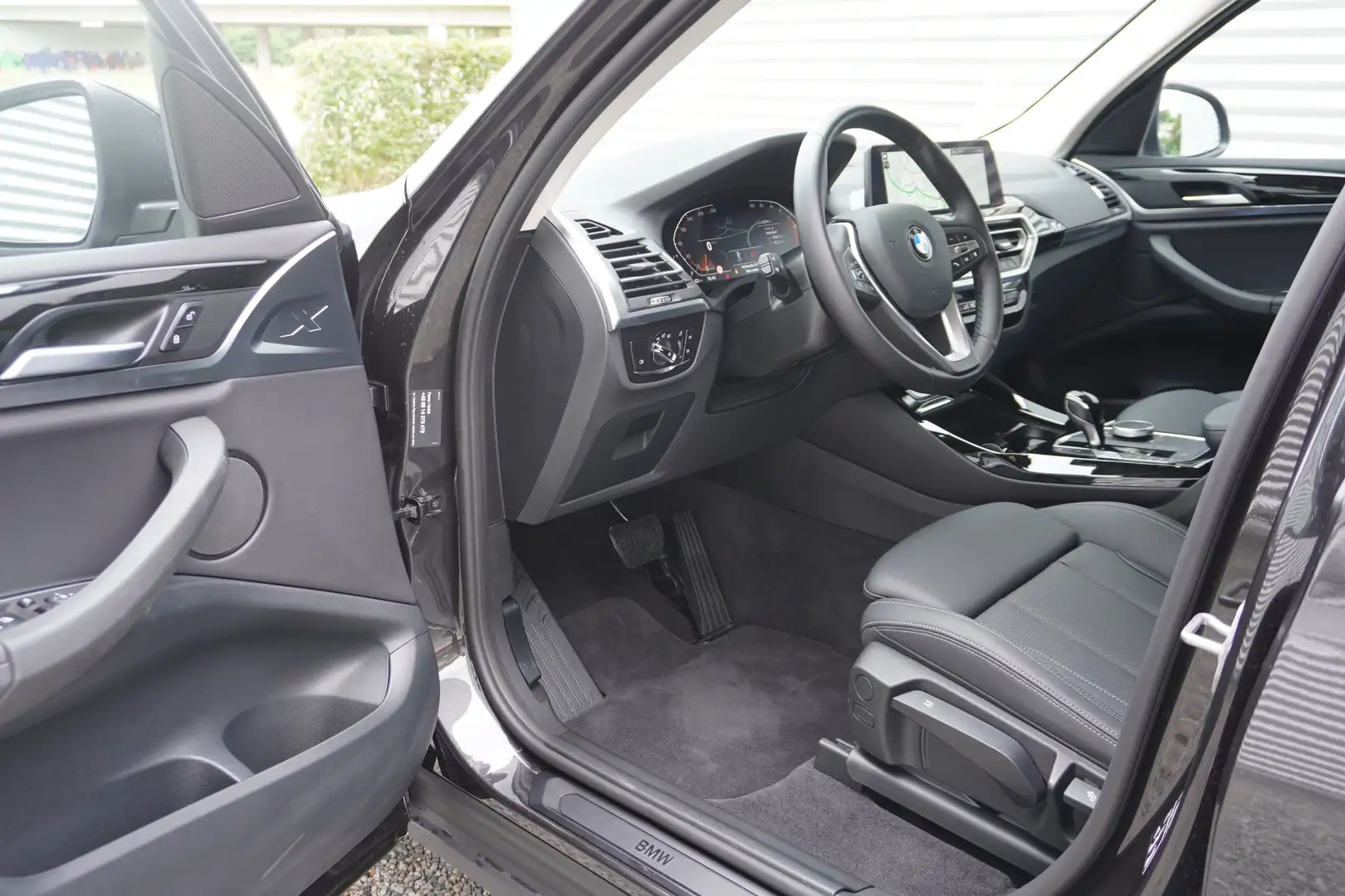 BMW X3 xDrive20i Automatik AHK Navi Kamera Sportsitze DAB Szary - 2