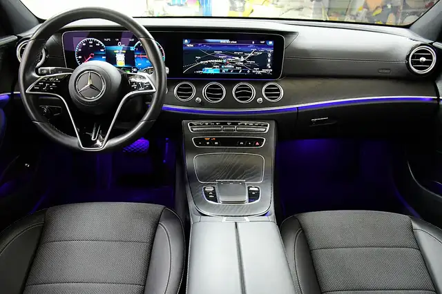 Mercedes-Benz E-Class view 13