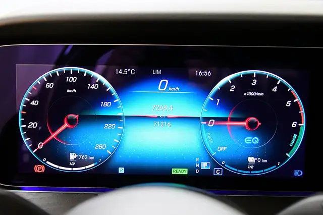 Mercedes-Benz E-Class view 18