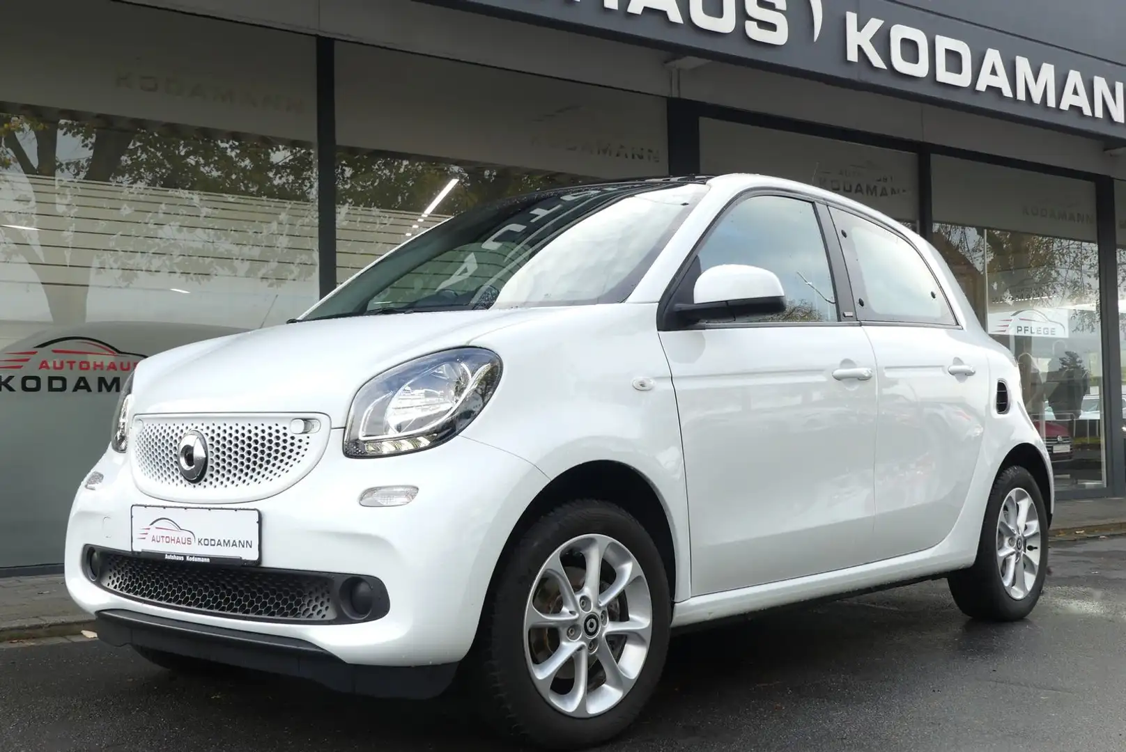 smart forFour Sitzheizung*Klimaaut.*Tempomat*Panorama* Weiß - 1