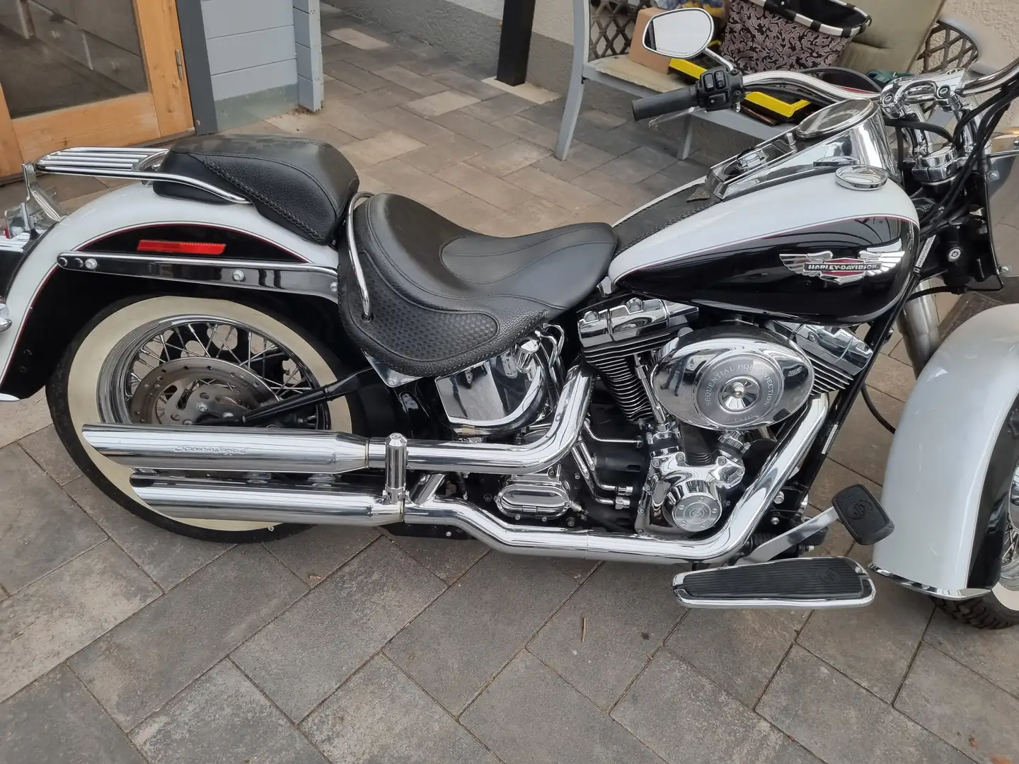 Harley-Davidson Deluxe Blanco - 1