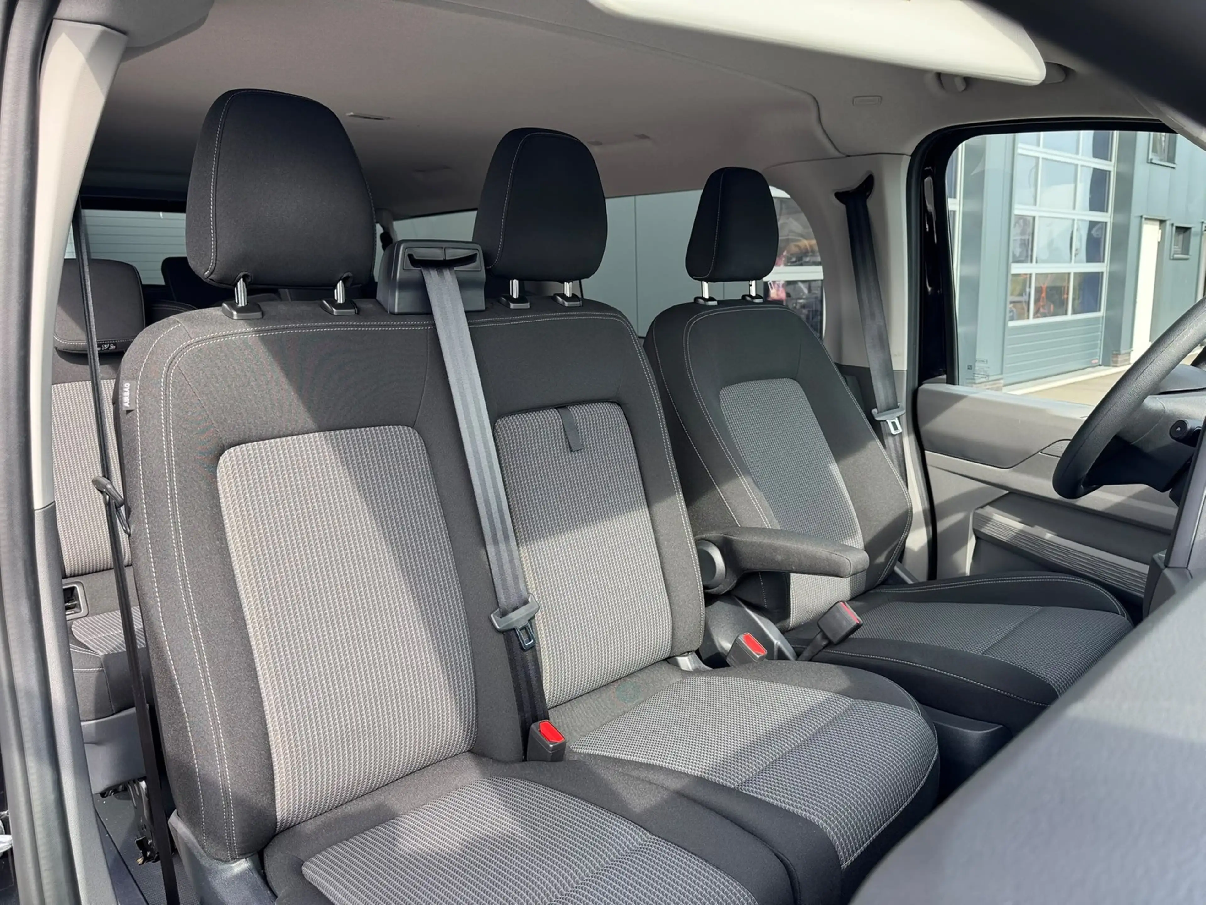 Volkswagen T7 Kombi LR 2.0TDI DSG 9 SITZE+AHK+KAMERA+LED+SHZ+ — photo 15