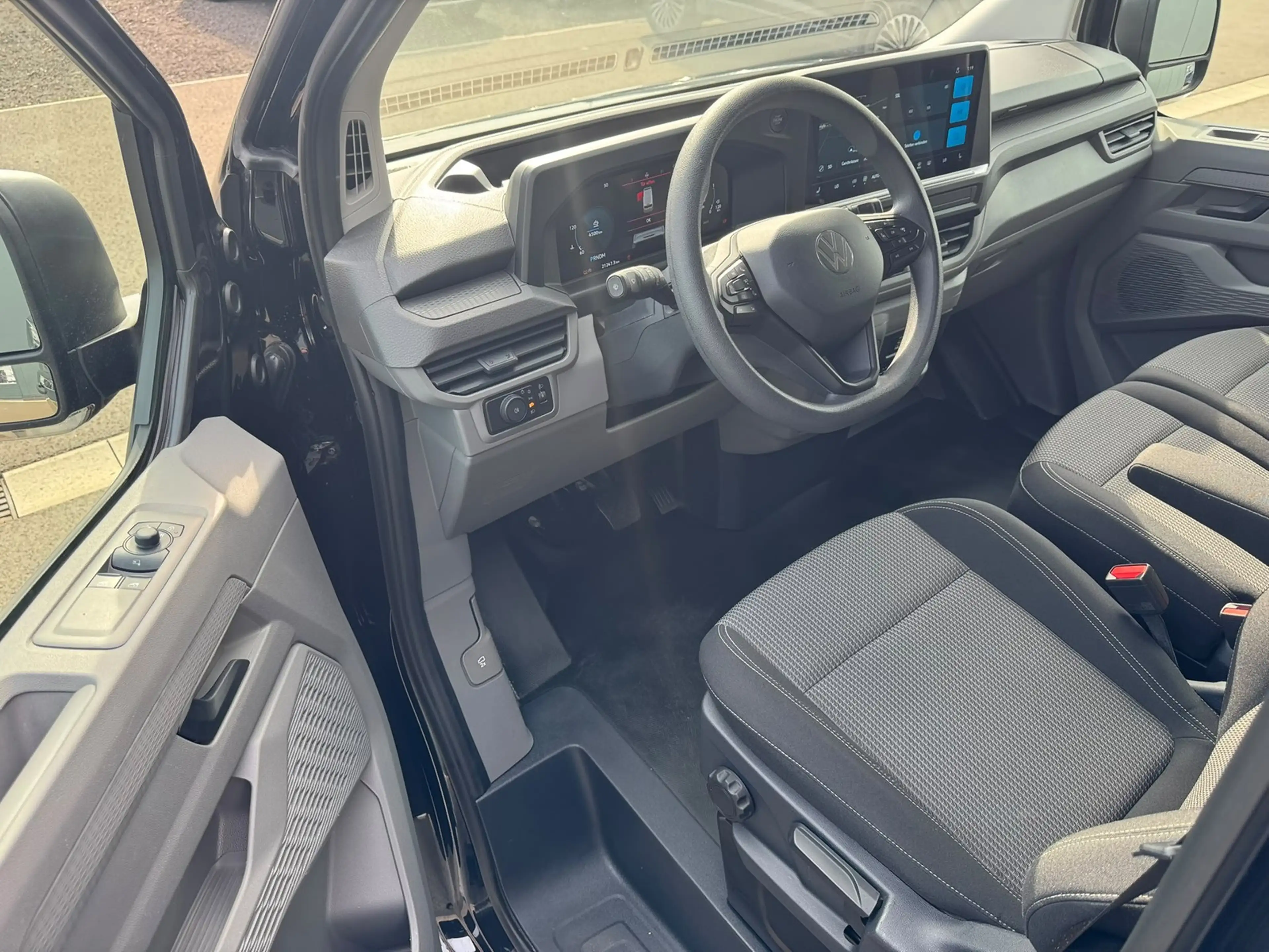 Volkswagen T7 Kombi LR 2.0TDI DSG 9 SITZE+AHK+KAMERA+LED+SHZ+ — photo 13
