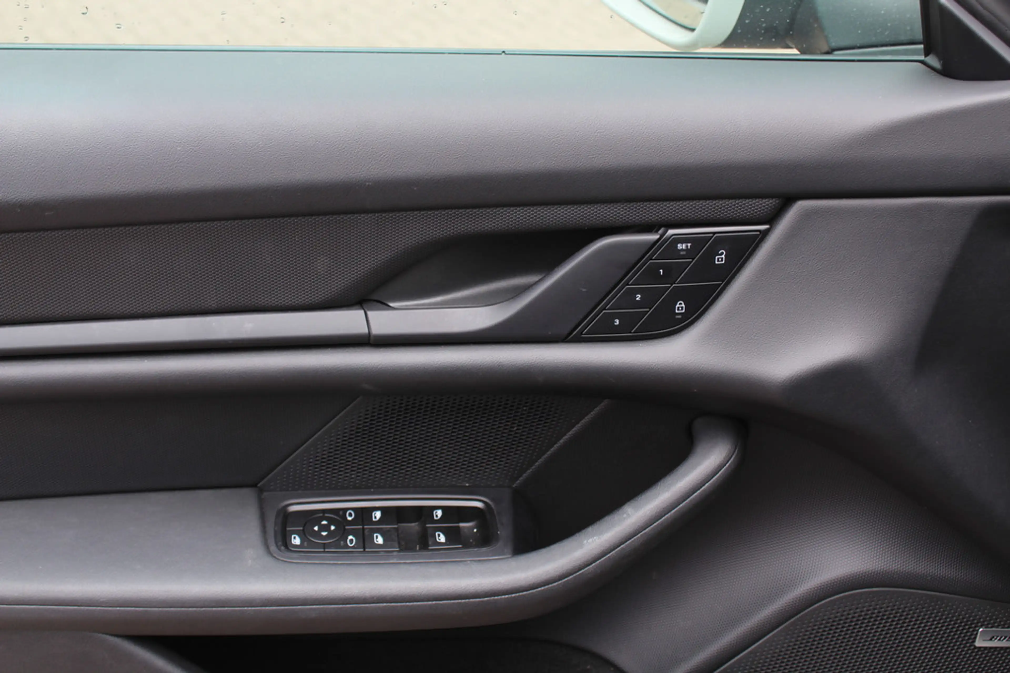 Porsche Taycan Sport Turismo 93 kWh / Panoramadak / 360Camera / P — photo 25