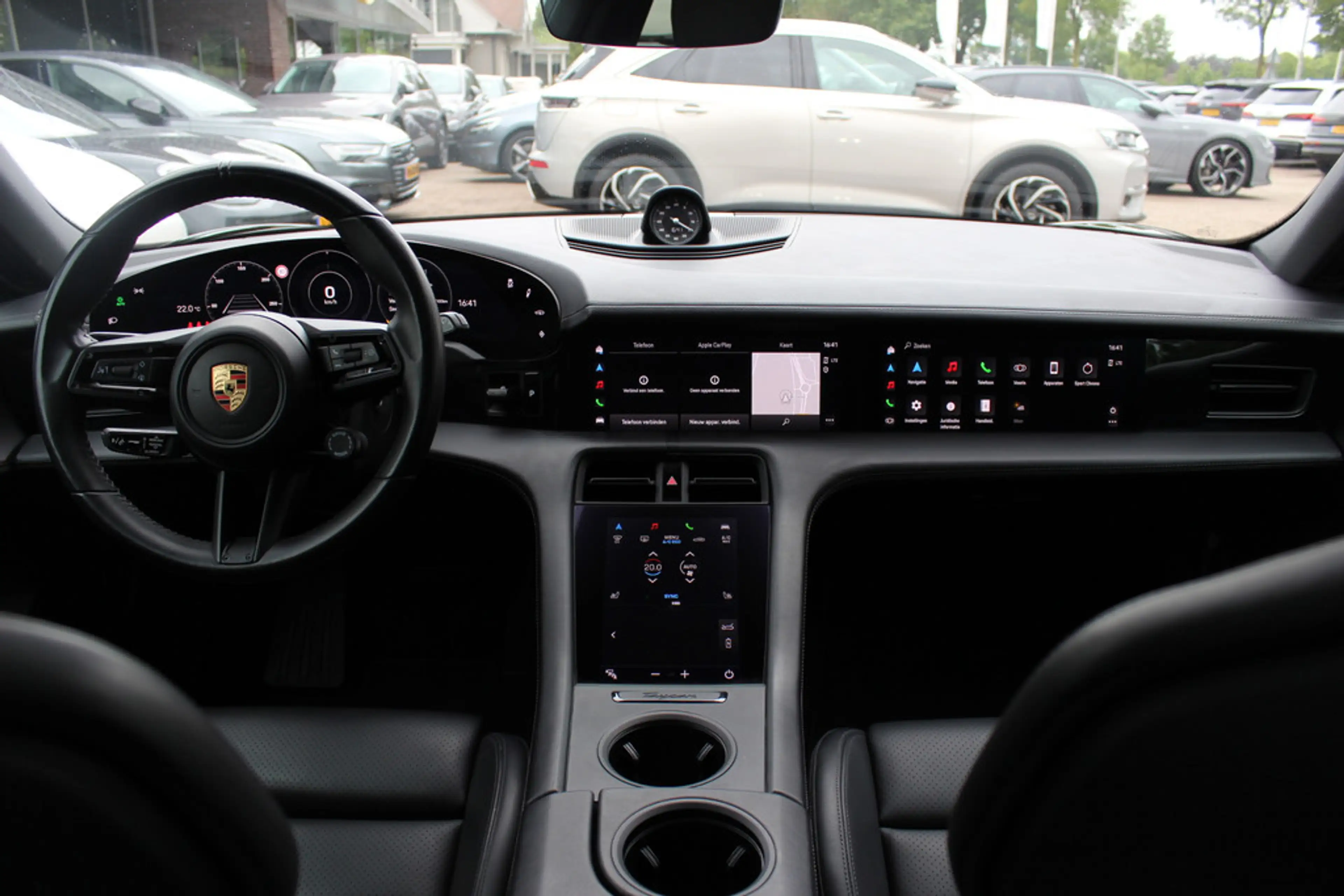 Porsche Taycan Sport Turismo 93 kWh / Panoramadak / 360Camera / P — photo 2