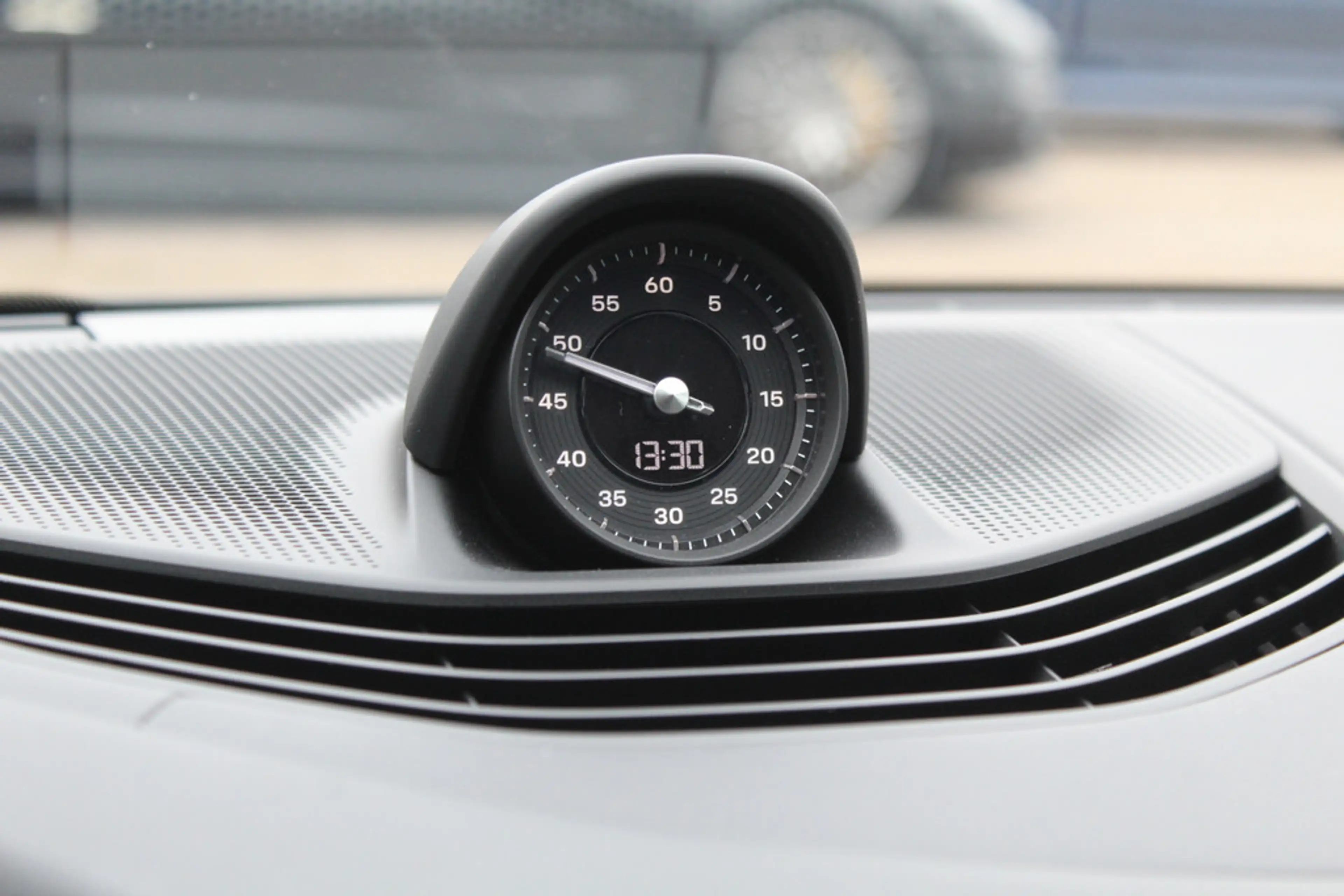 Porsche Taycan Sport Turismo 93 kWh / Panoramadak / 360Camera / P — photo 19