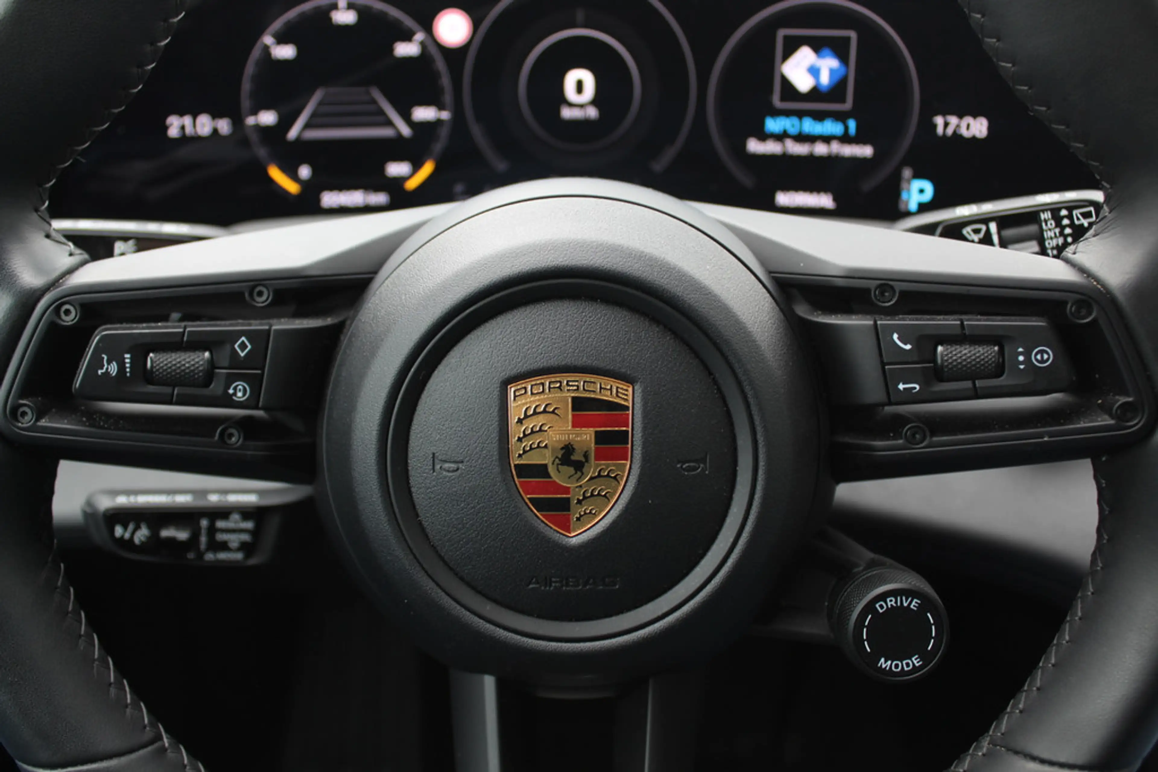 Porsche Taycan Sport Turismo 93 kWh / Panoramadak / 360Camera / P — photo 22