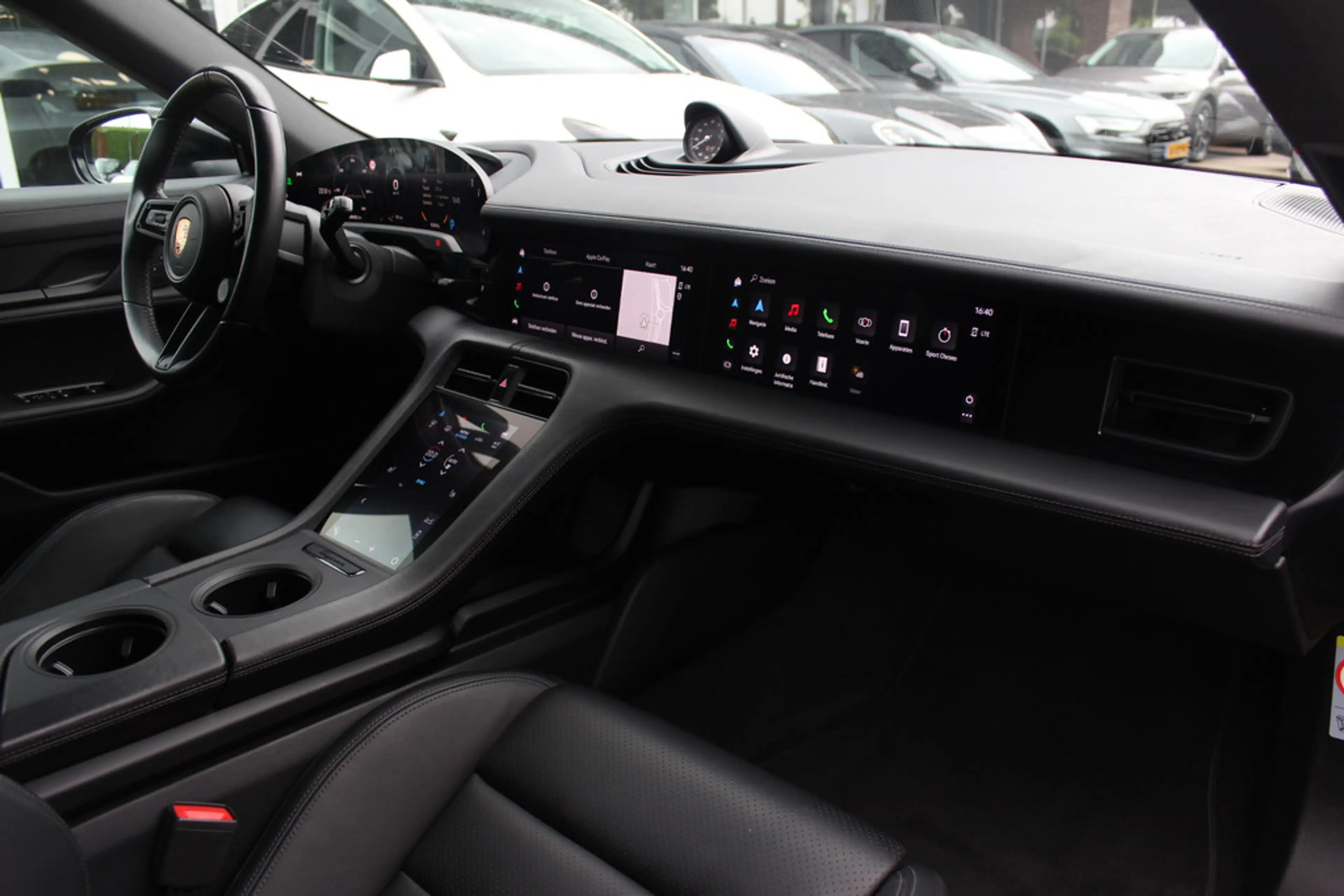 Porsche Taycan Sport Turismo 93 kWh / Panoramadak / 360Camera / P — photo 6
