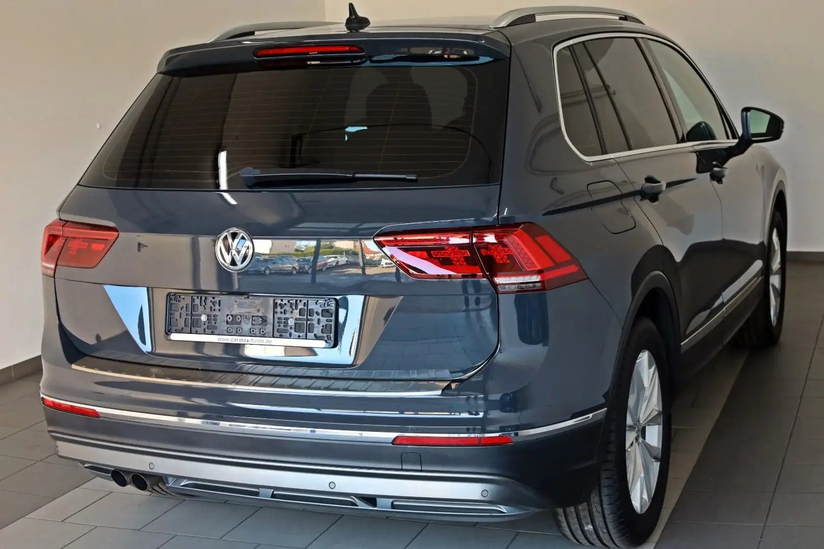 Volkswagen Tiguan Highline Alcantara,Navi,LED,ACC,SH,PDC Grau - 2