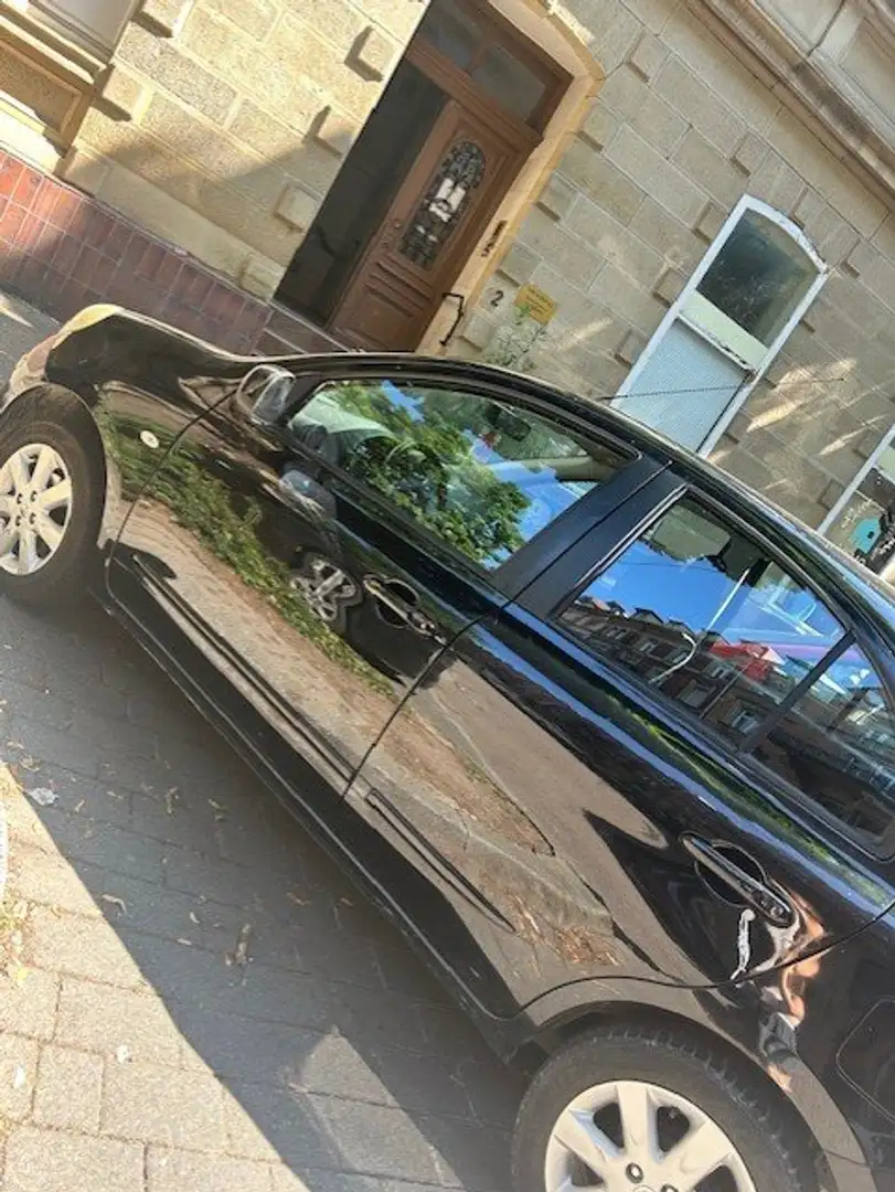 Nissan Micra Schwarz - 1
