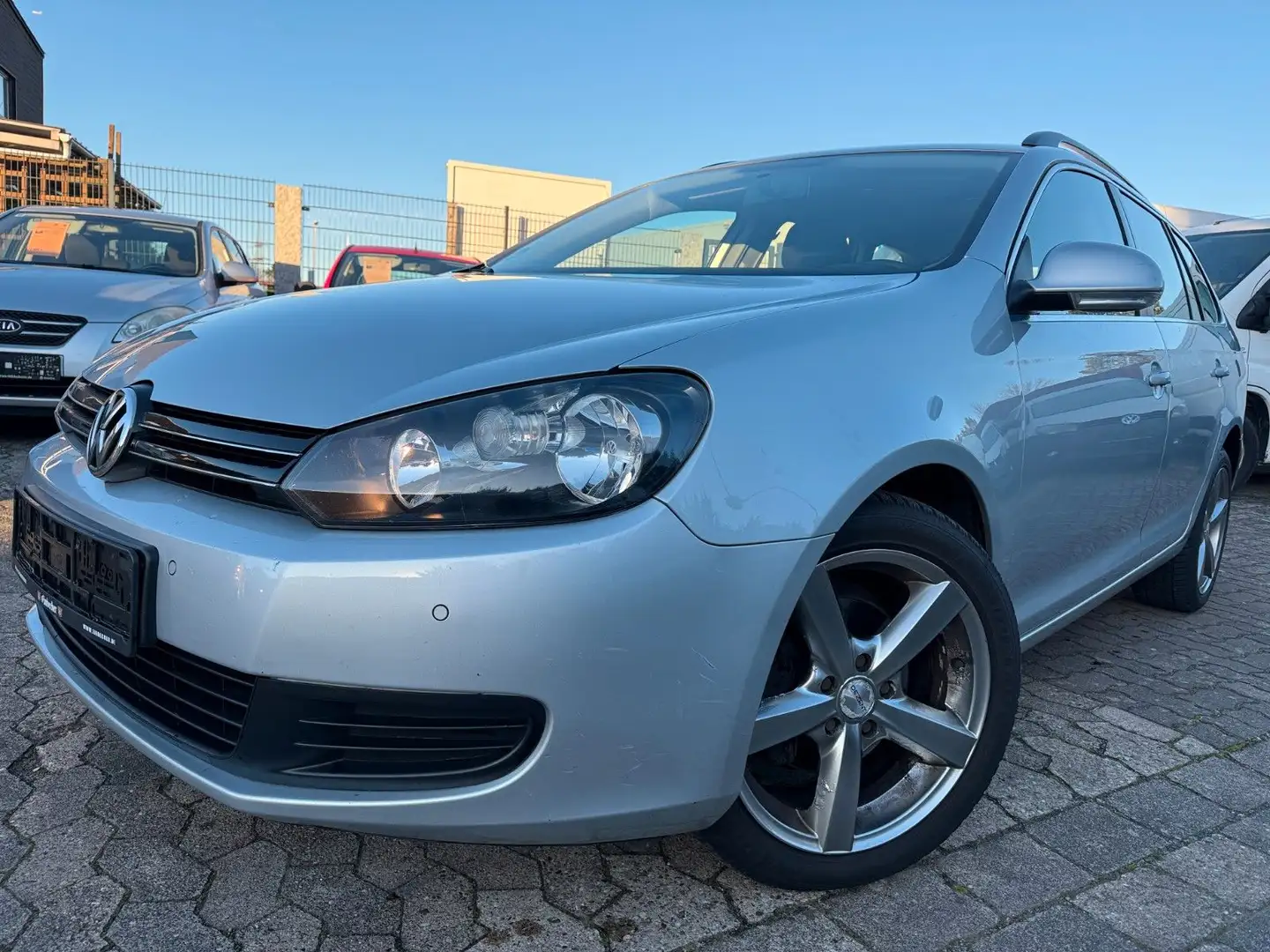 Volkswagen Golf VII 1,4 Klimaautomatik,PDC,6-Gang,Tüv:05/27 Silber - 1