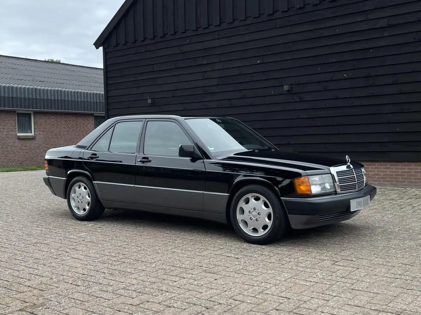 Mercedes-Benz 190 190E 1.8 Lakzwart met Stof Karo , Airco en Sportpa Zwart - 1