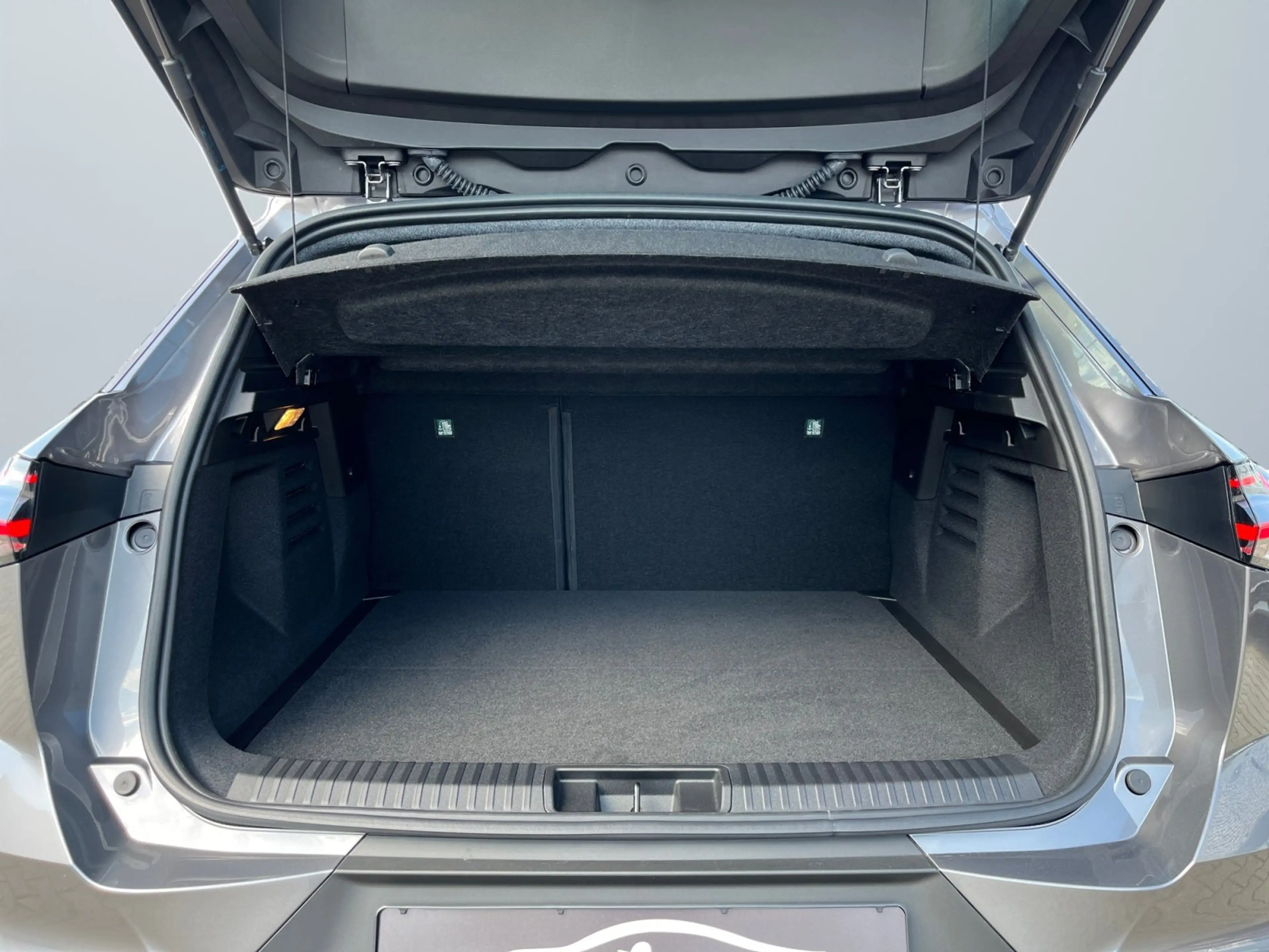 Mitsubishi Grandis Diamant Plus 1,3 Turbo TEMP PDC NAVI SHZ — photo 14