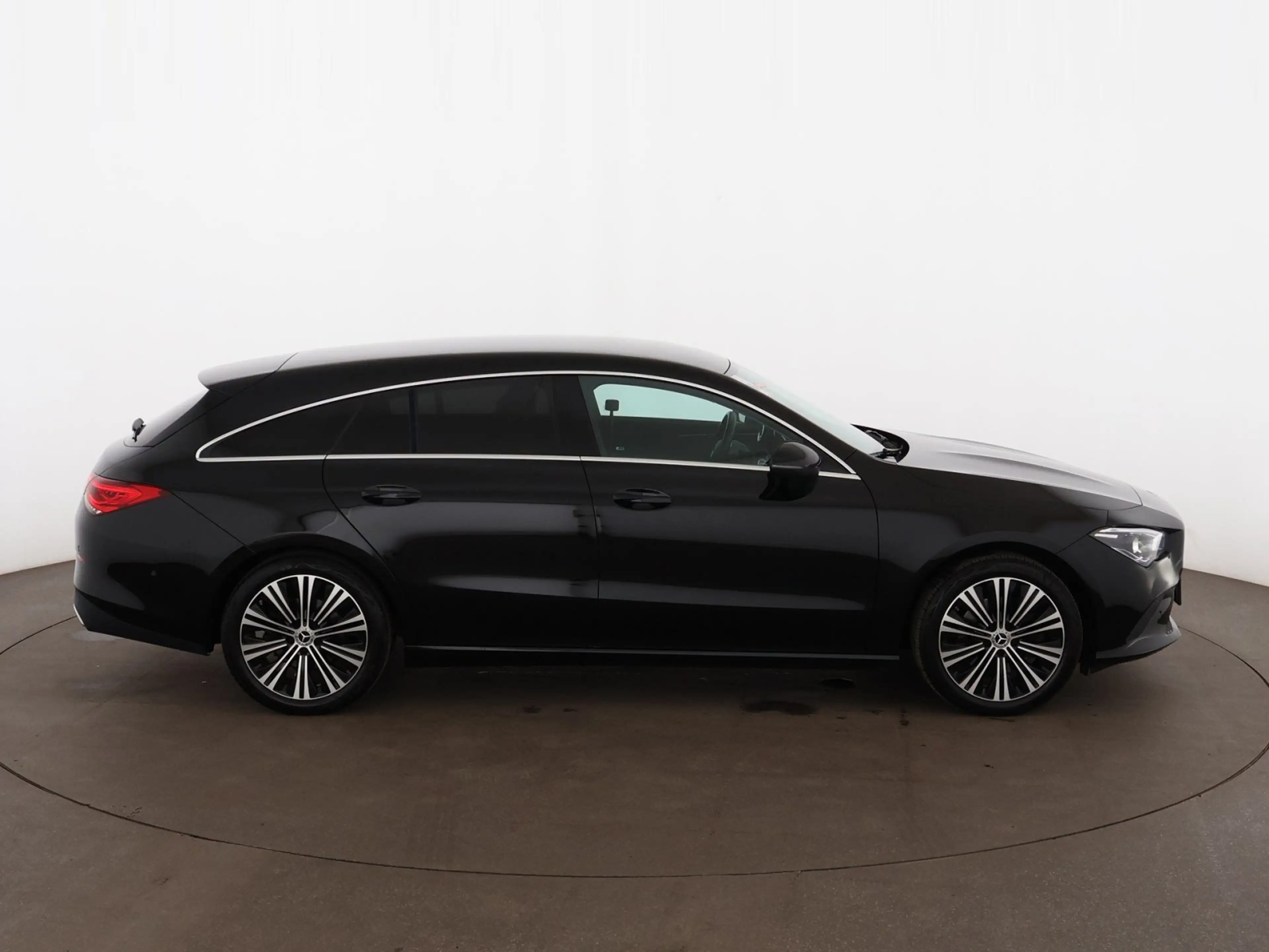 Mercedes-Benz CLA 220 d SB Progressive Aut LED AHK LEDER NAVI — photo 9