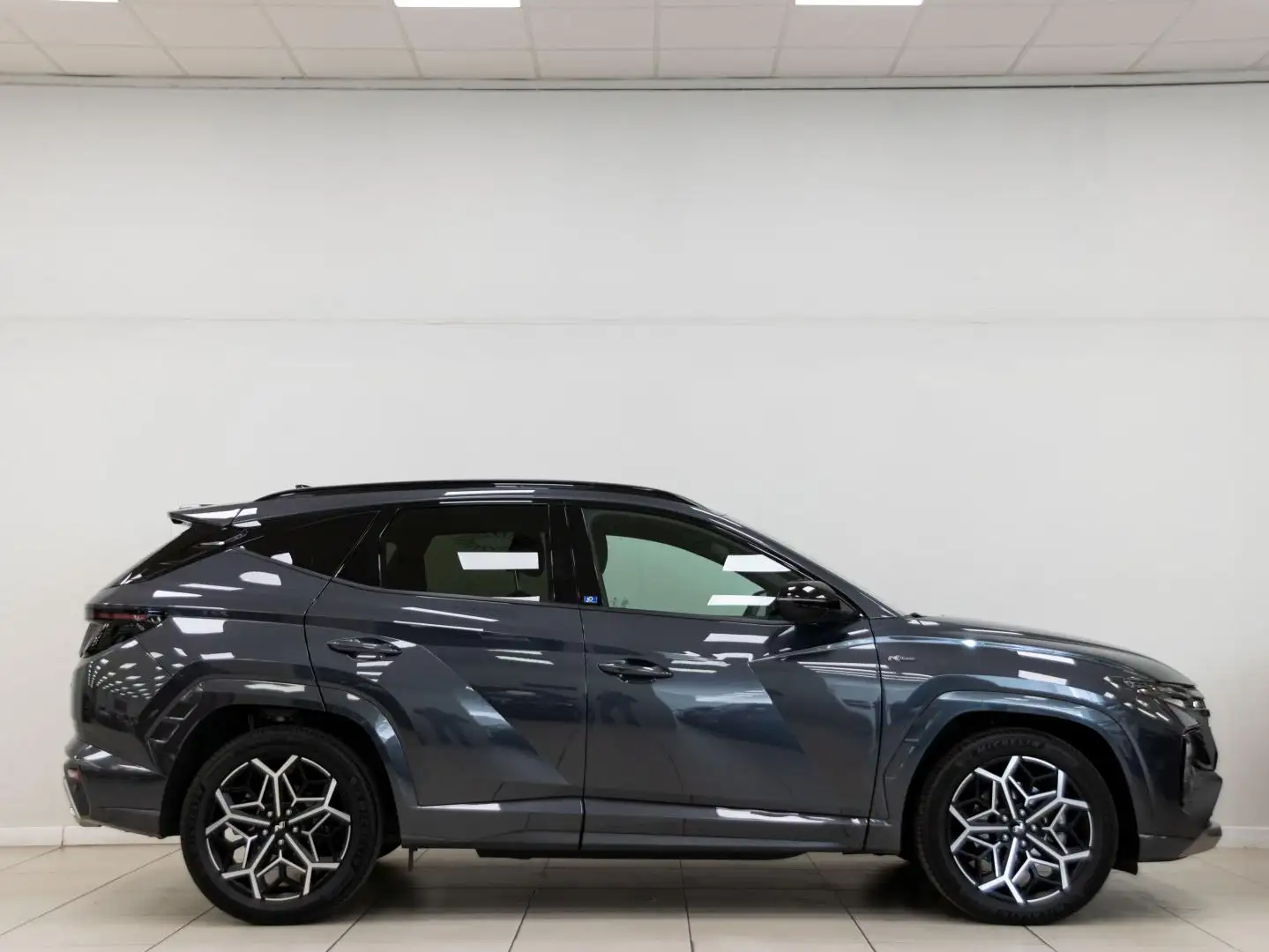 Hyundai TUCSON 1.6 TGDI Nline 30 Aniversario 4x2 Gris - 2